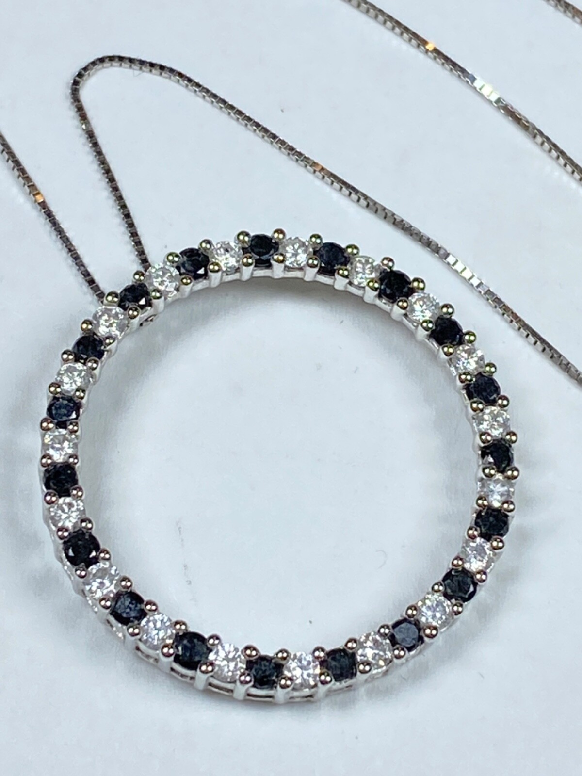 14K Gold Black & White Diamond Eternity Circle Pendant Necklace – 3.8 Grams