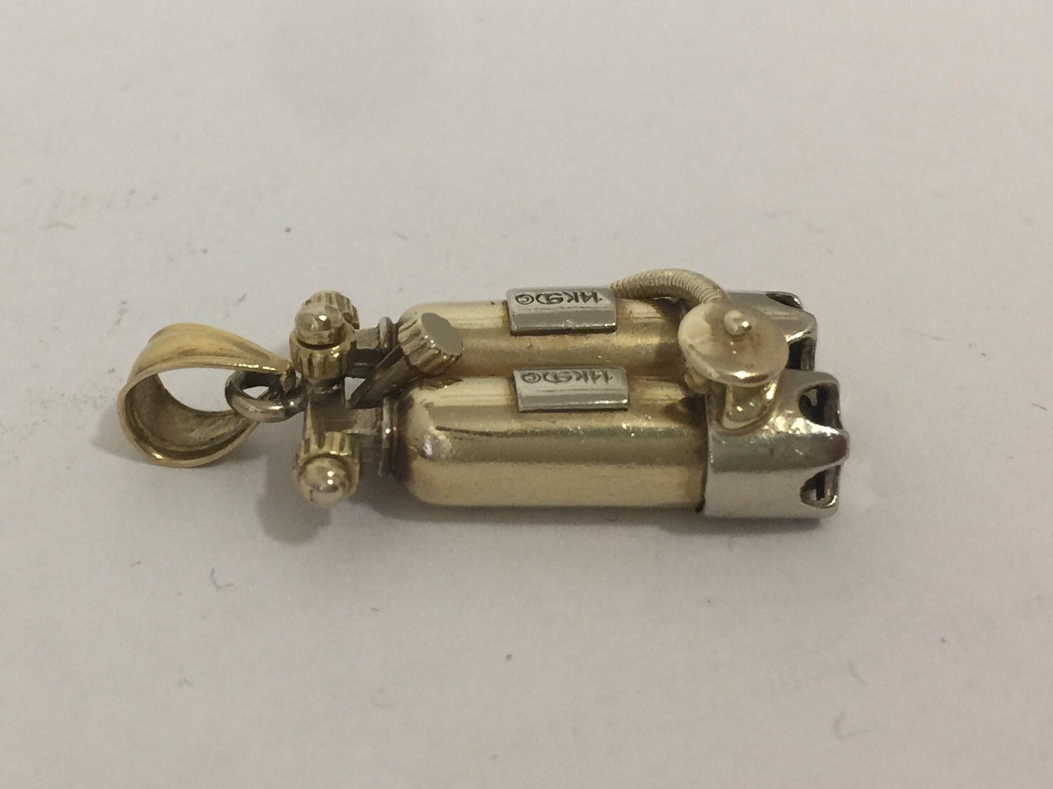 14K Yellow/White Gold 3 Dimensional Double Scuba Tanks With Air Hose Pendant