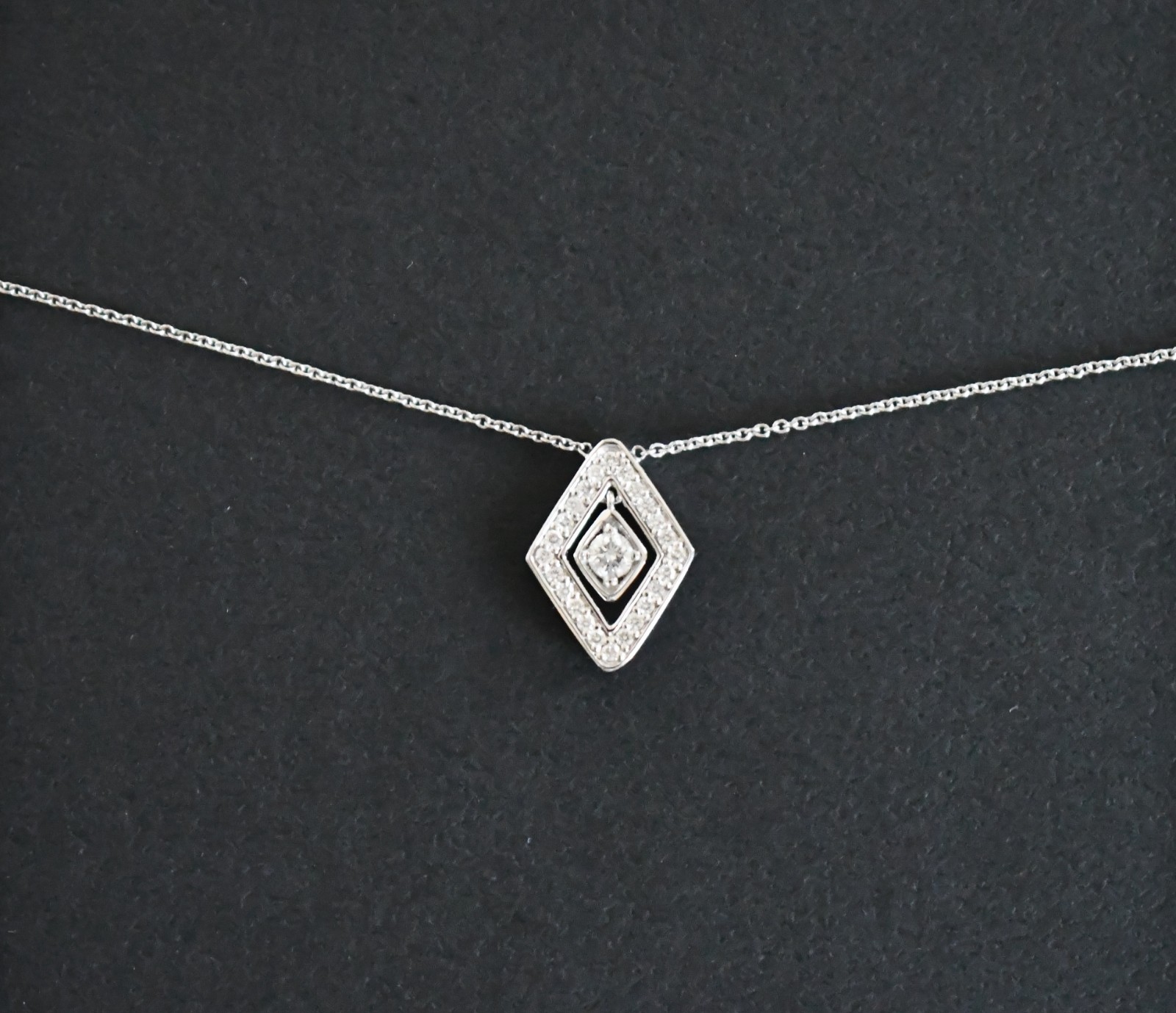 NEW ROBERTO COIN *DIAMANTE* 18K WHITE GOLD & DIAMOND Small Pendant Necklace