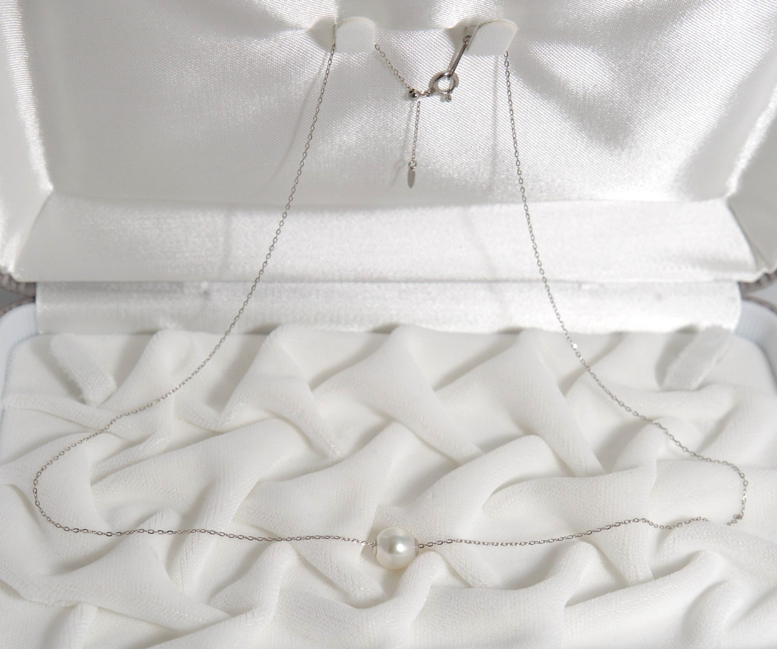 High Luster 8.2mm White Japanese Akoya Pearl Pendant Necklace,Platinum 850,18″