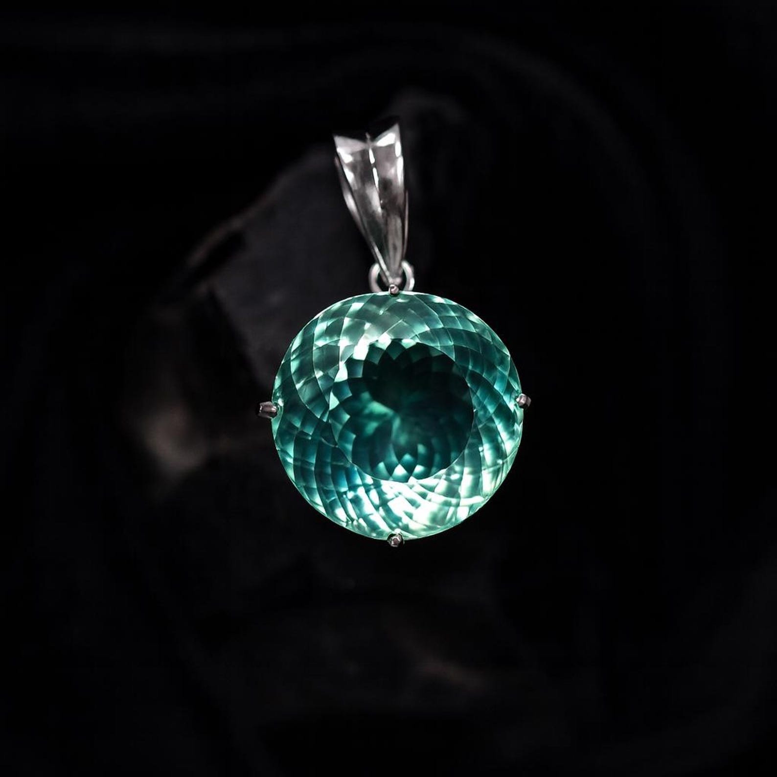 Natural Certified Green Sapphire 29 Ct Round Loose Gemstone Pendant 925 Silver