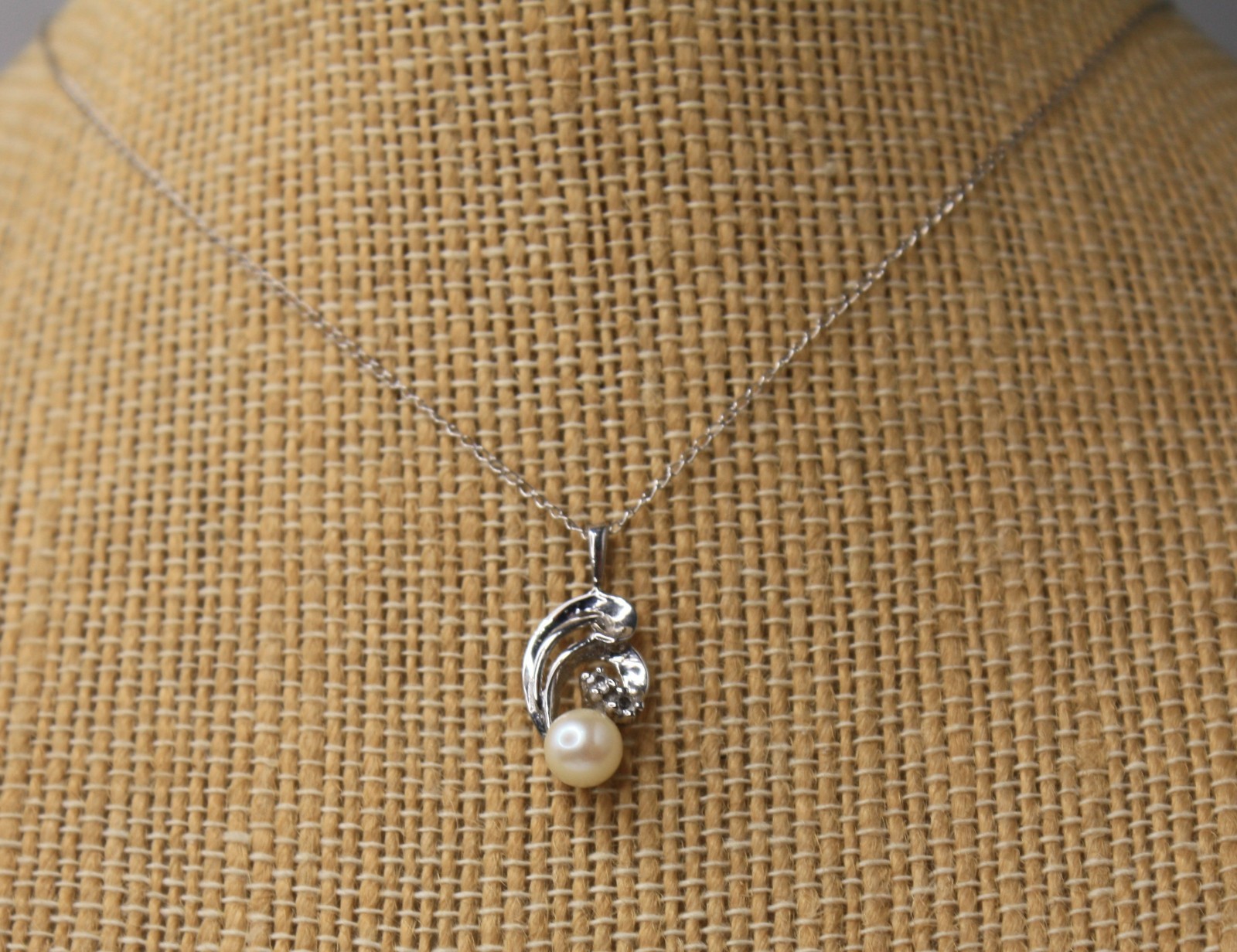 14K Solid White Gold Genuine Pearl, Diamonds Pendant & Chain Necklace 16″ in Box