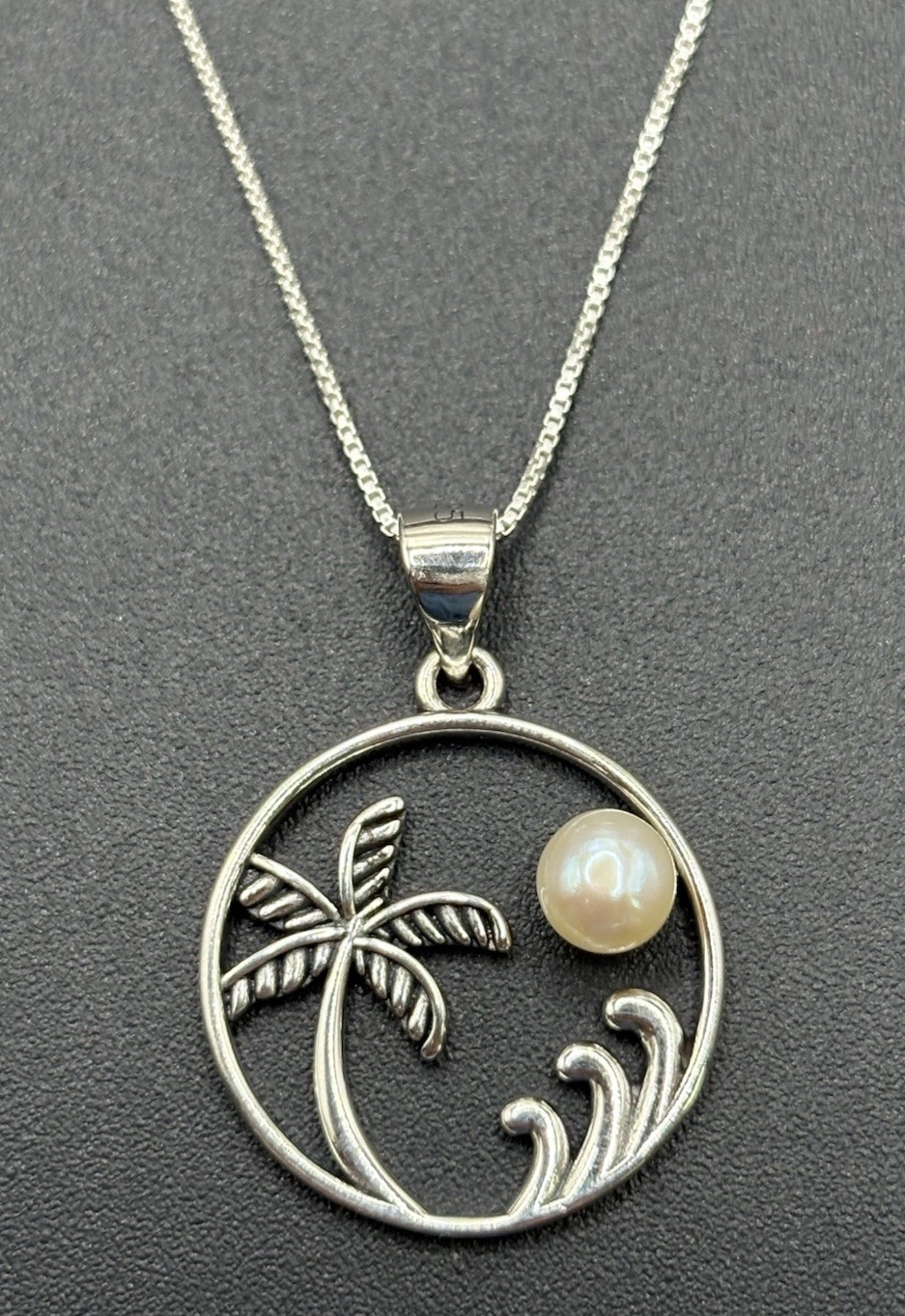 New Condition 18″ Sterling Silver Genuine Pearl Palm Tree Waves Pendant Necklace