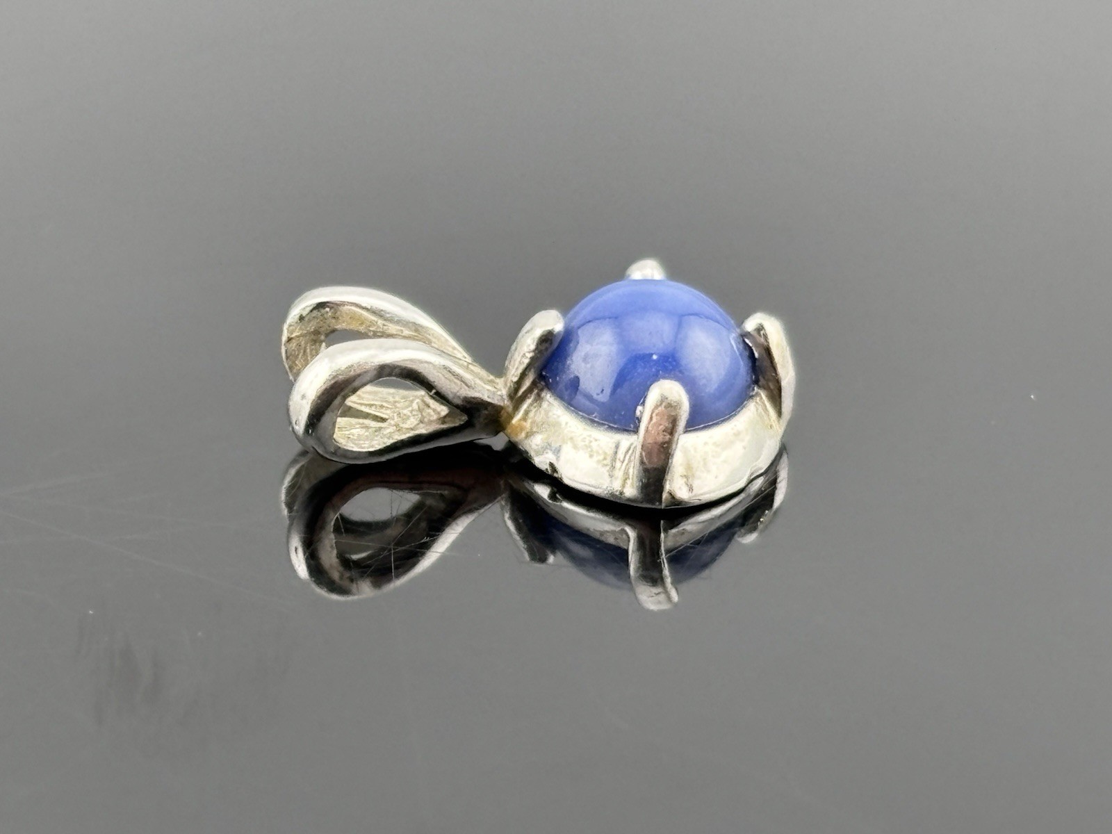 Vintage 14k White Gold Blue Star Sapphire Pendant Round Cabochon 7/16″ Petite