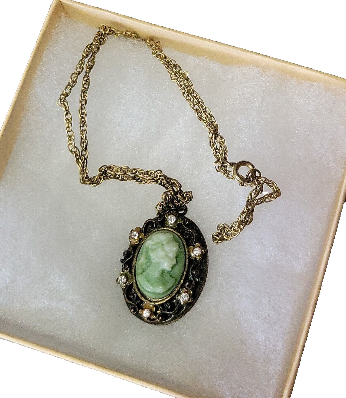Green Cameo Filigree Pendant Locket 8 In Goldtone Chain Necklace Rhinestones Vtg