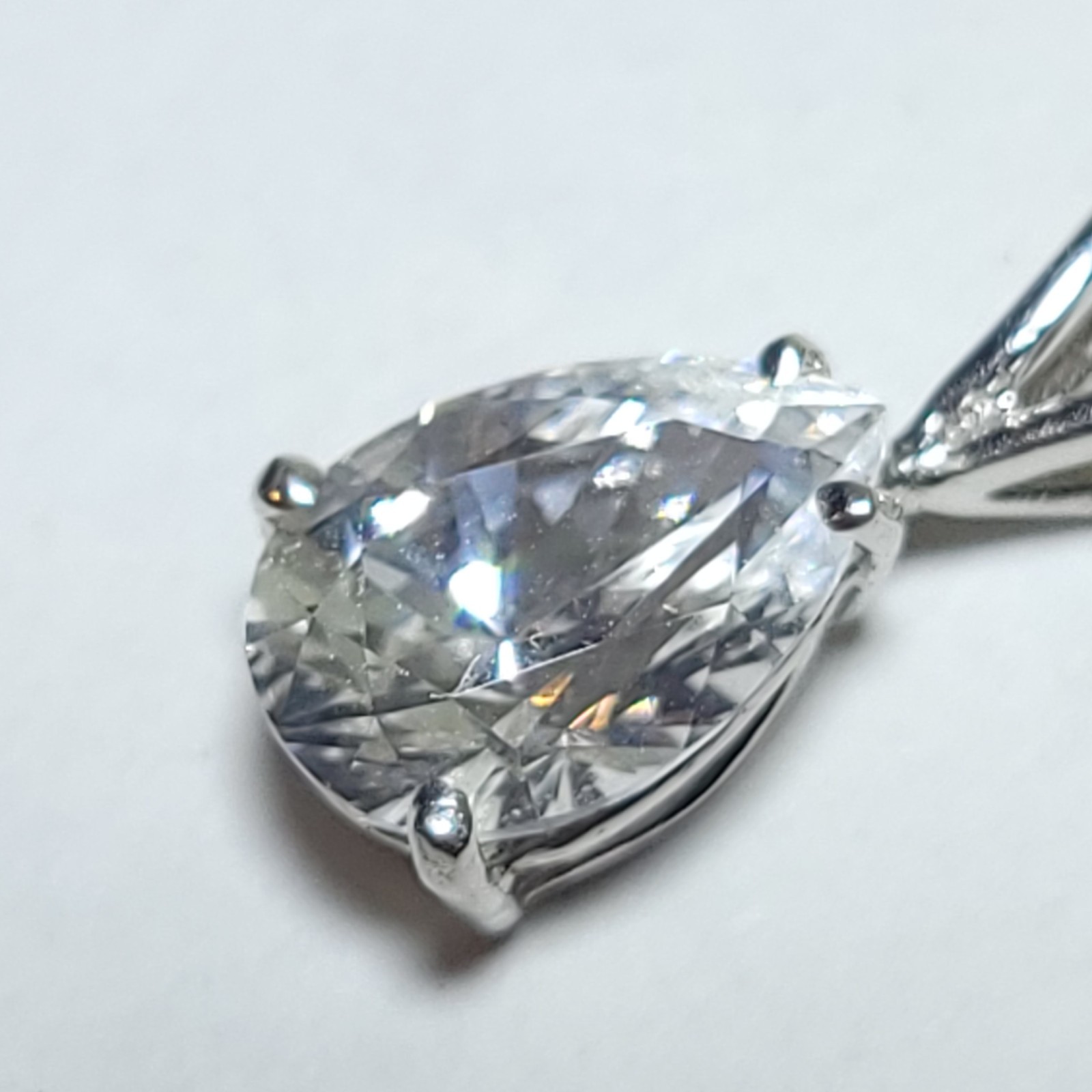12k White Gold Pendant Clear Stone Small Charm 1.5cm Long 12 Karat 1.0g Total