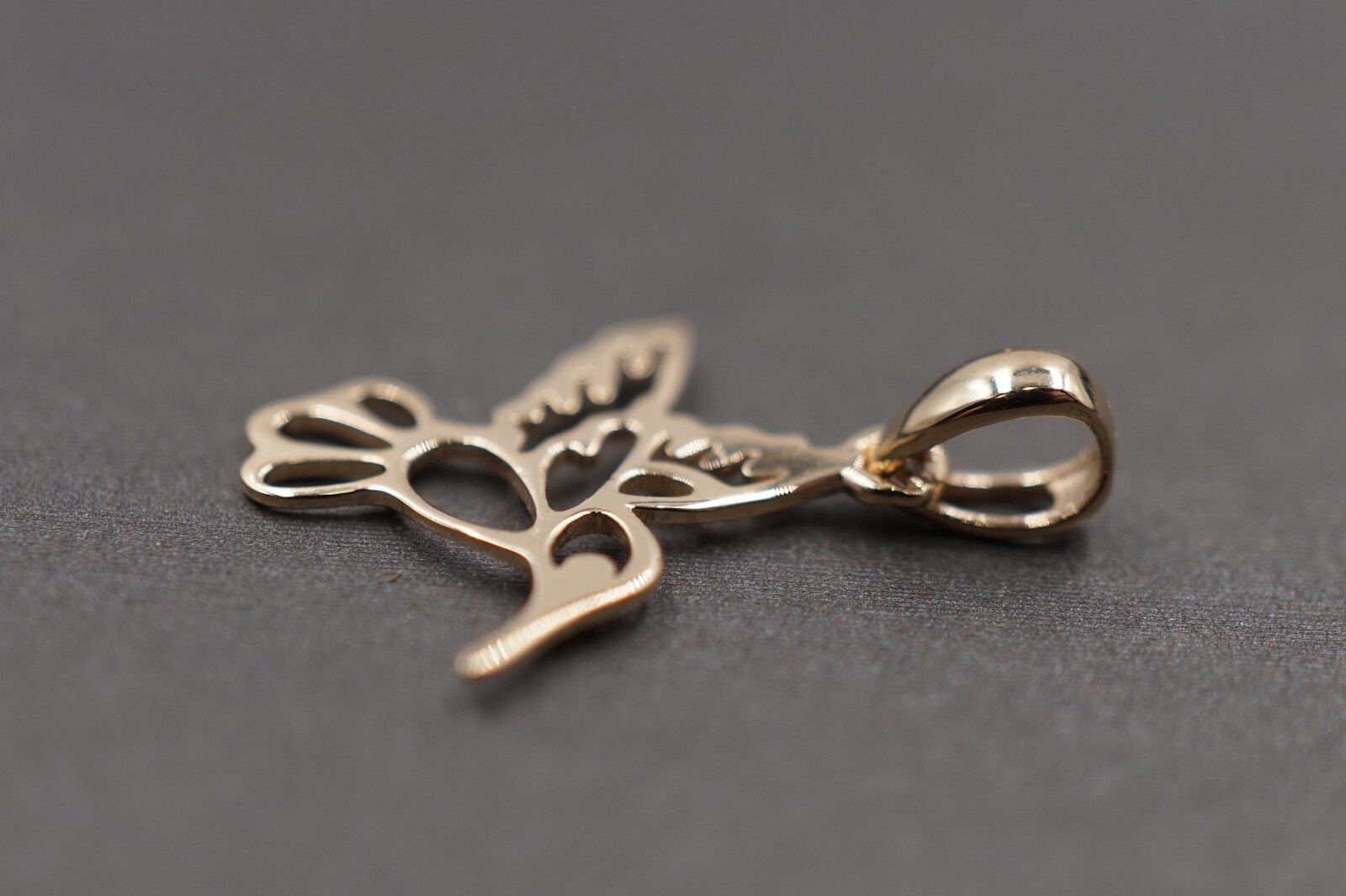14K Solid Yellow Gold 0.75″ Small Light Flat Hummingbird Charm Pendant.