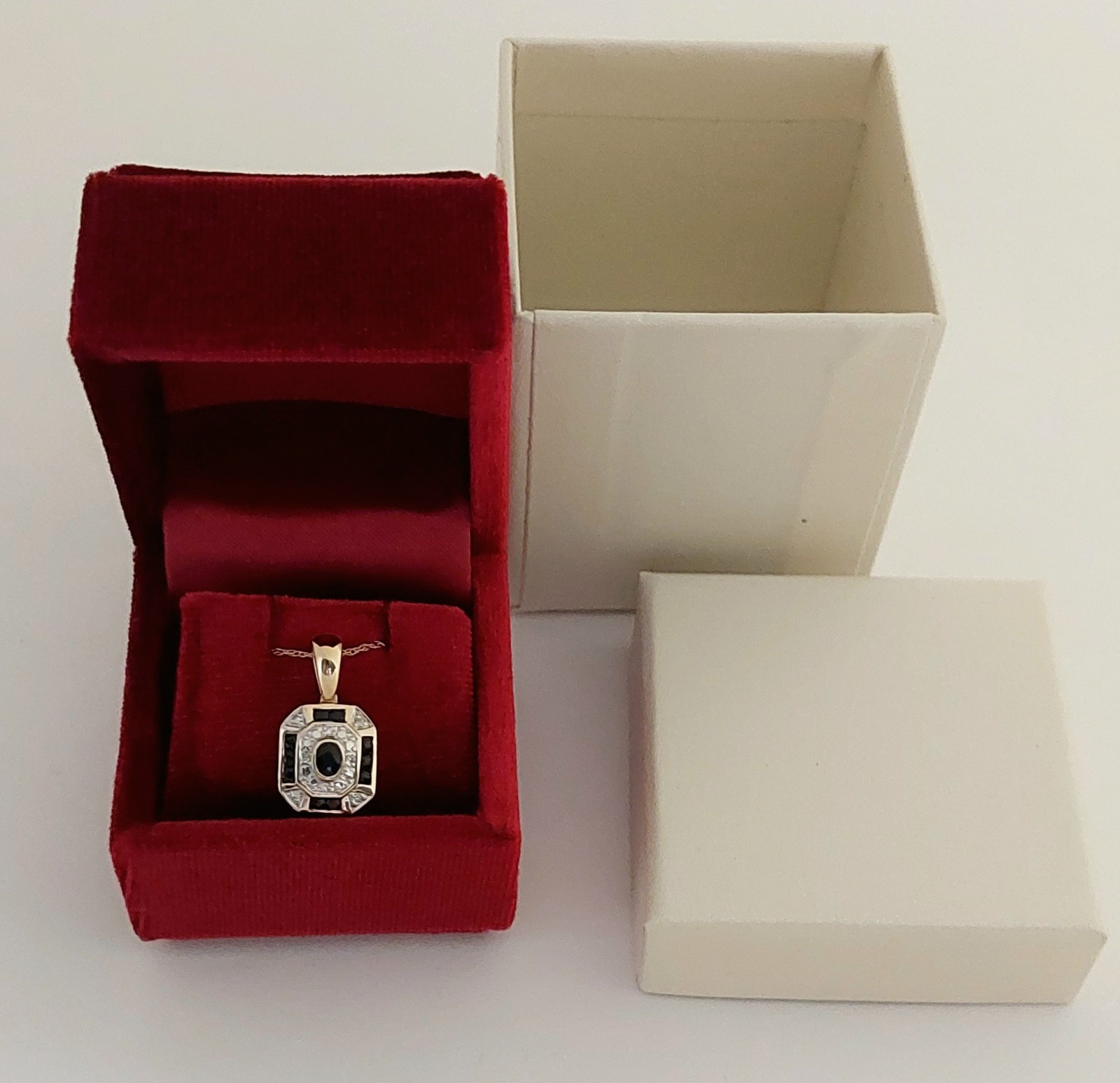 14 Karat Yellow Gold Natural Blue Sapphire & Diamond Pendant with Chain