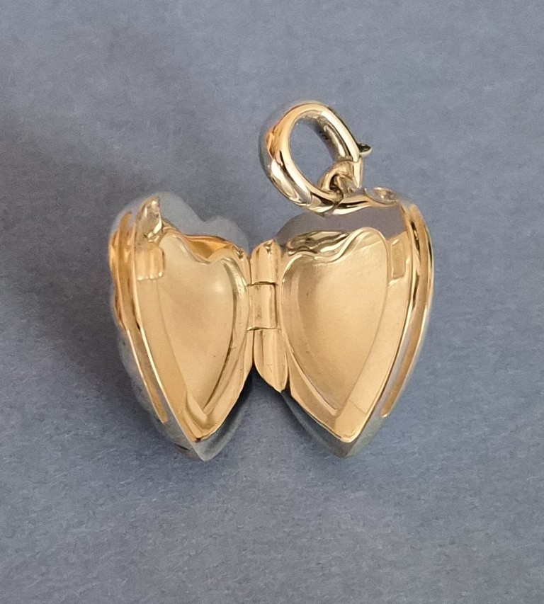 [NEW w/ CERTIFICATE] David Yurman Sculptured Heart Locket Sterling Silver, 23 mm