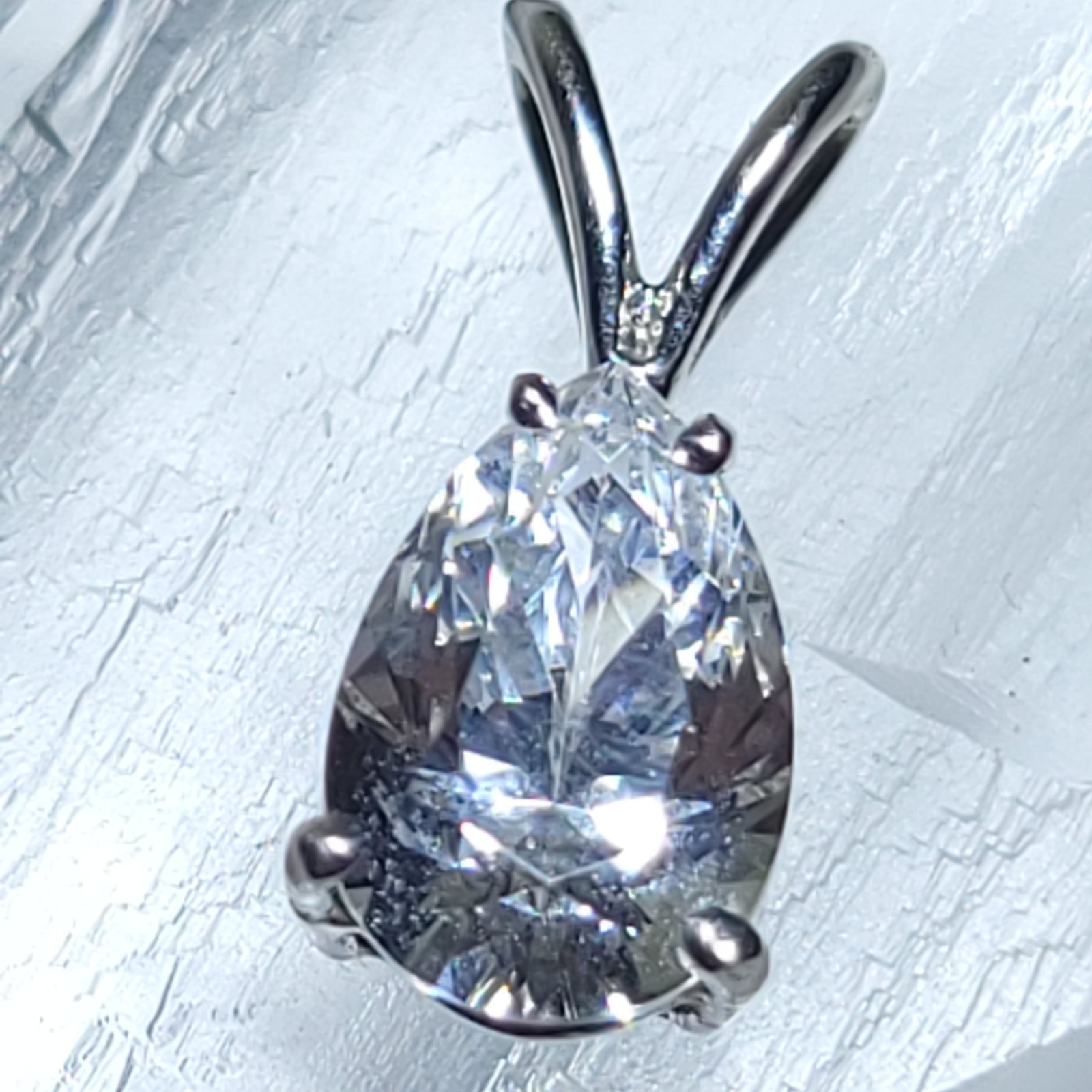 12k White Gold Pendant Clear Stone Small Charm 1.5cm Long 12 Karat 1.0g Total