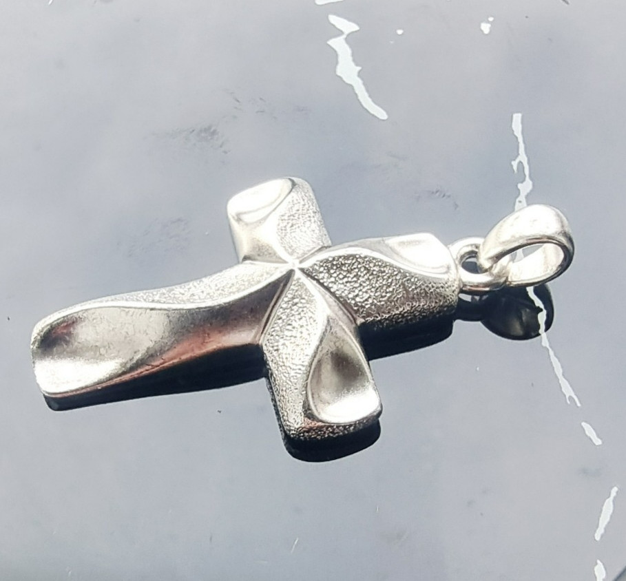 999 SOLID SILVER VINTAGE TEXTURED CROSS PENDANT