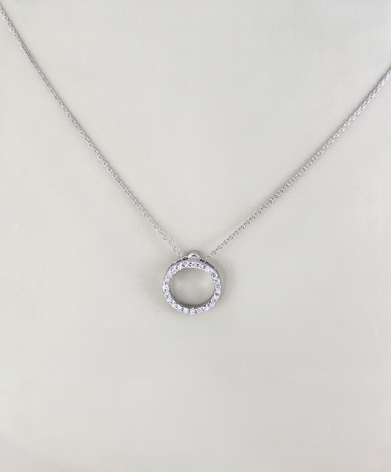 Roberto Coin Tiny Treasures 18K White Gold Diamond Circle Necklace #25334