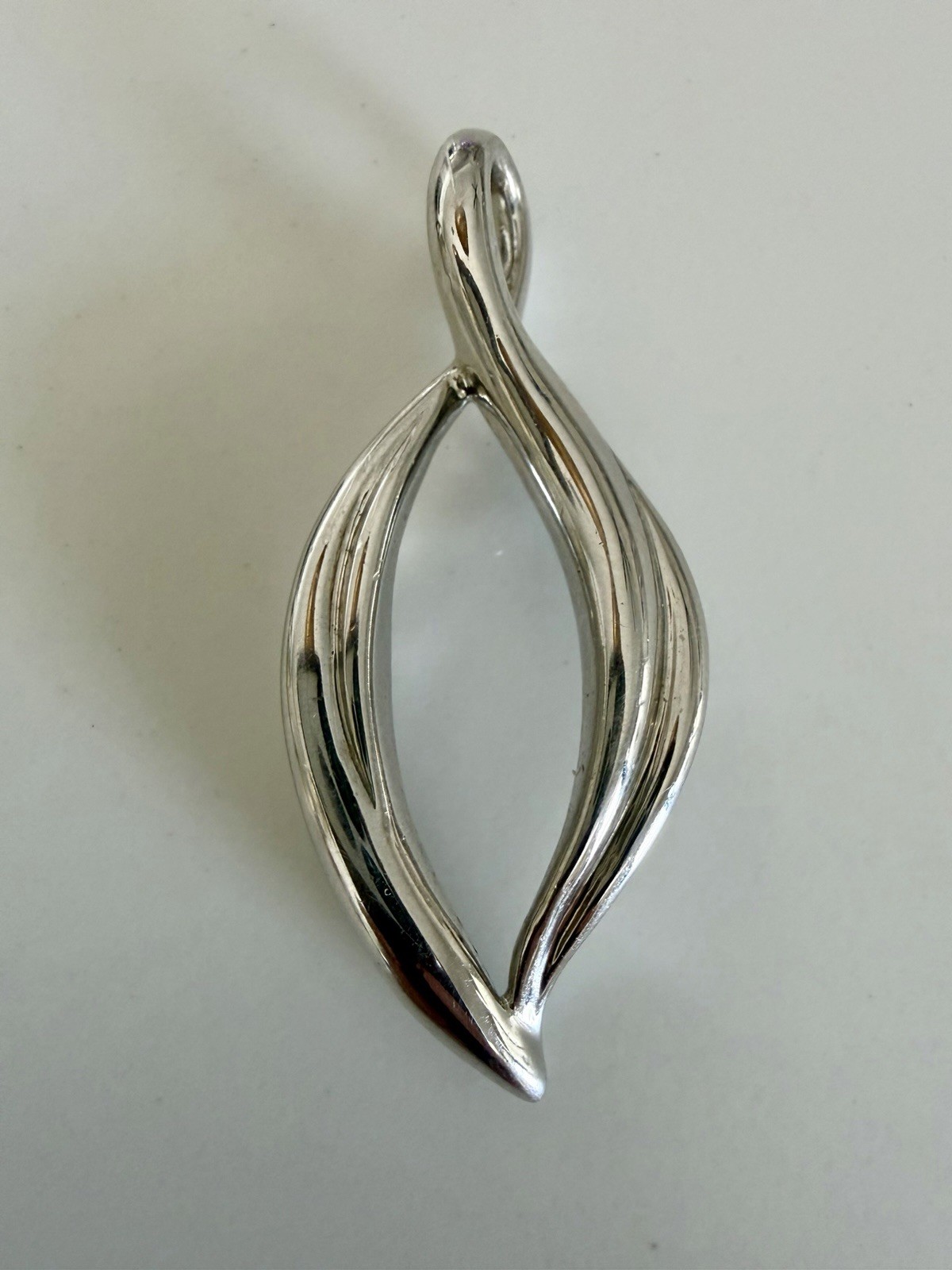 NAMBE Tall Sterling Silver Open Leaf Twist Modern Abstract Pendant 925
