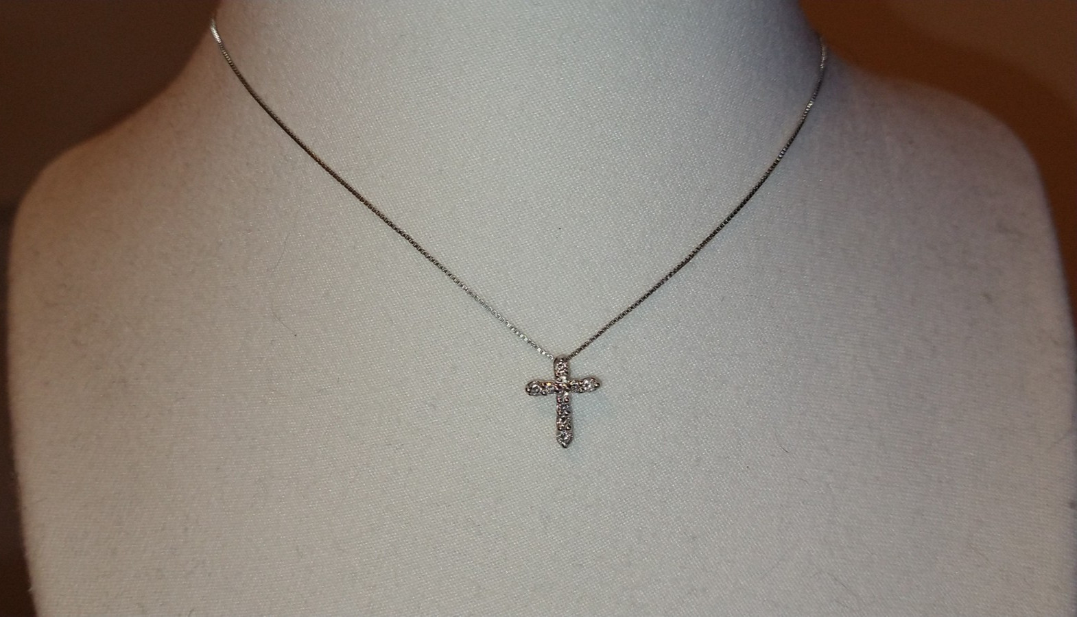 Solid platinum 0.20 carat natural diamond cross necklace 2.56 grams 15.75″