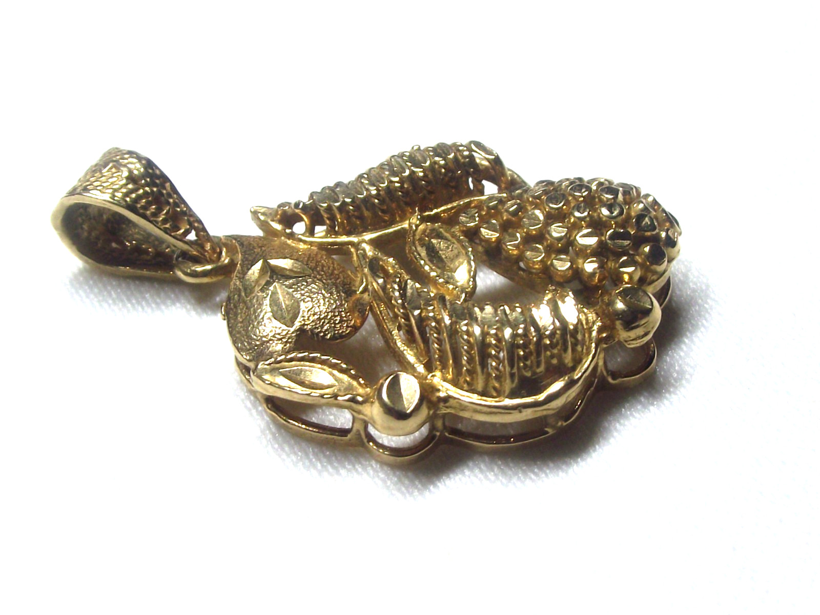 *** HIGH GRADE GOLD *** ? 18ct / 21ct ? FANCY Design PENDANT * approx 6GMS *