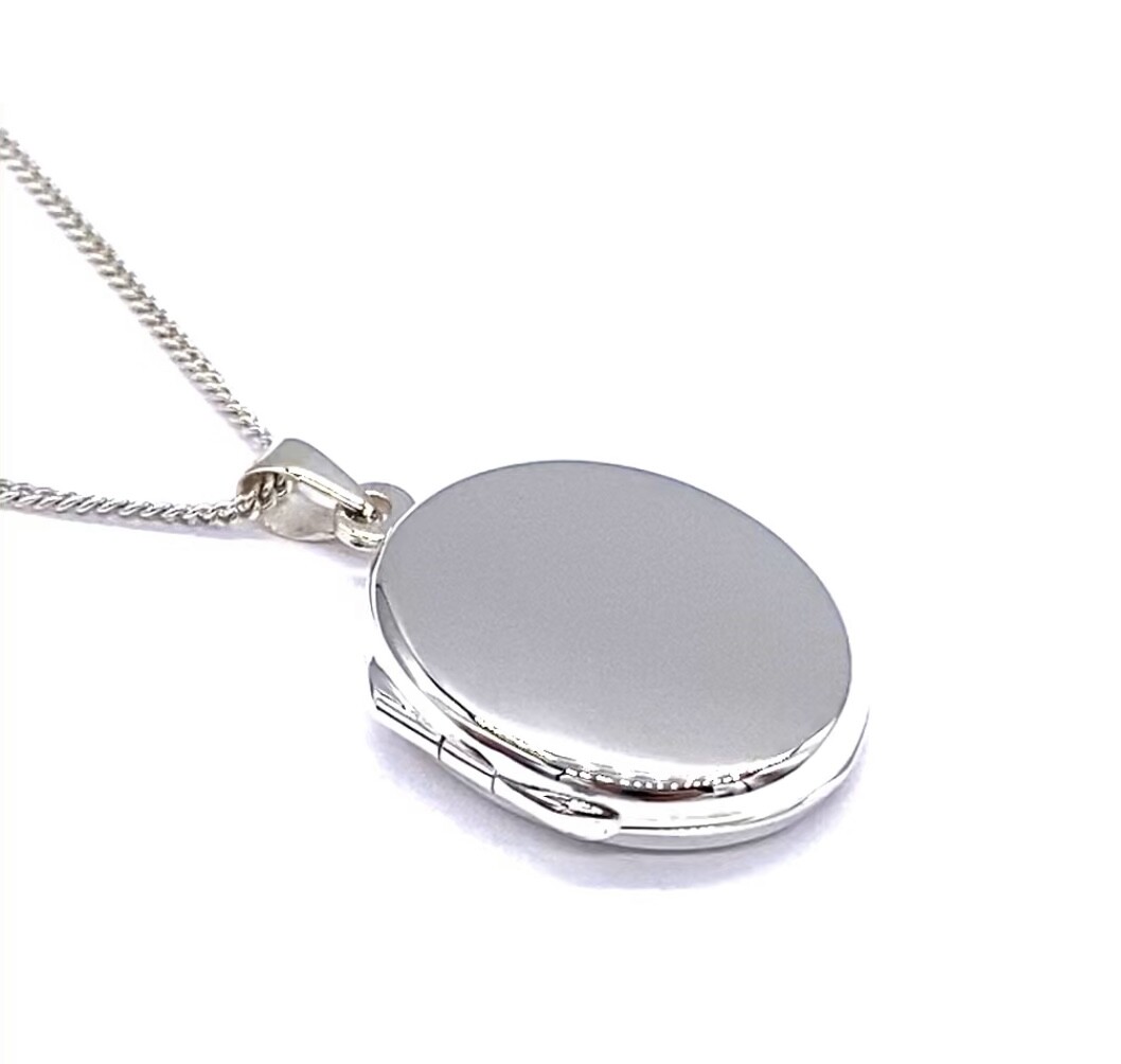925 Sterling Silver Oval Shaped Photo Locket Pendant 20 by 15 mm 18″ Curb Chain