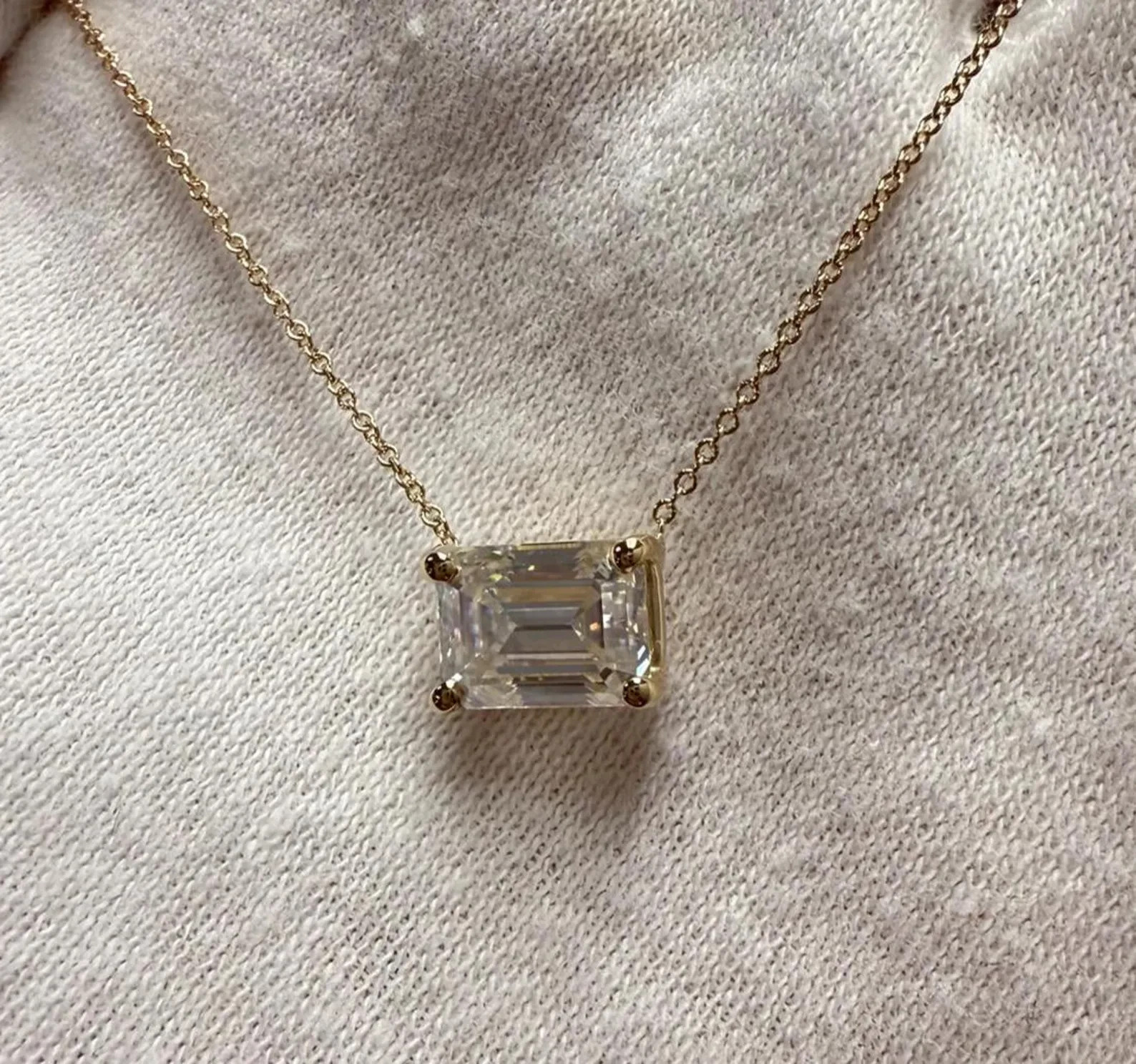 IGI Emerald-Cut 4.00Ct E/VS1 Lab Grown Diamond Necklace& Pendant 14k Yellow Gold