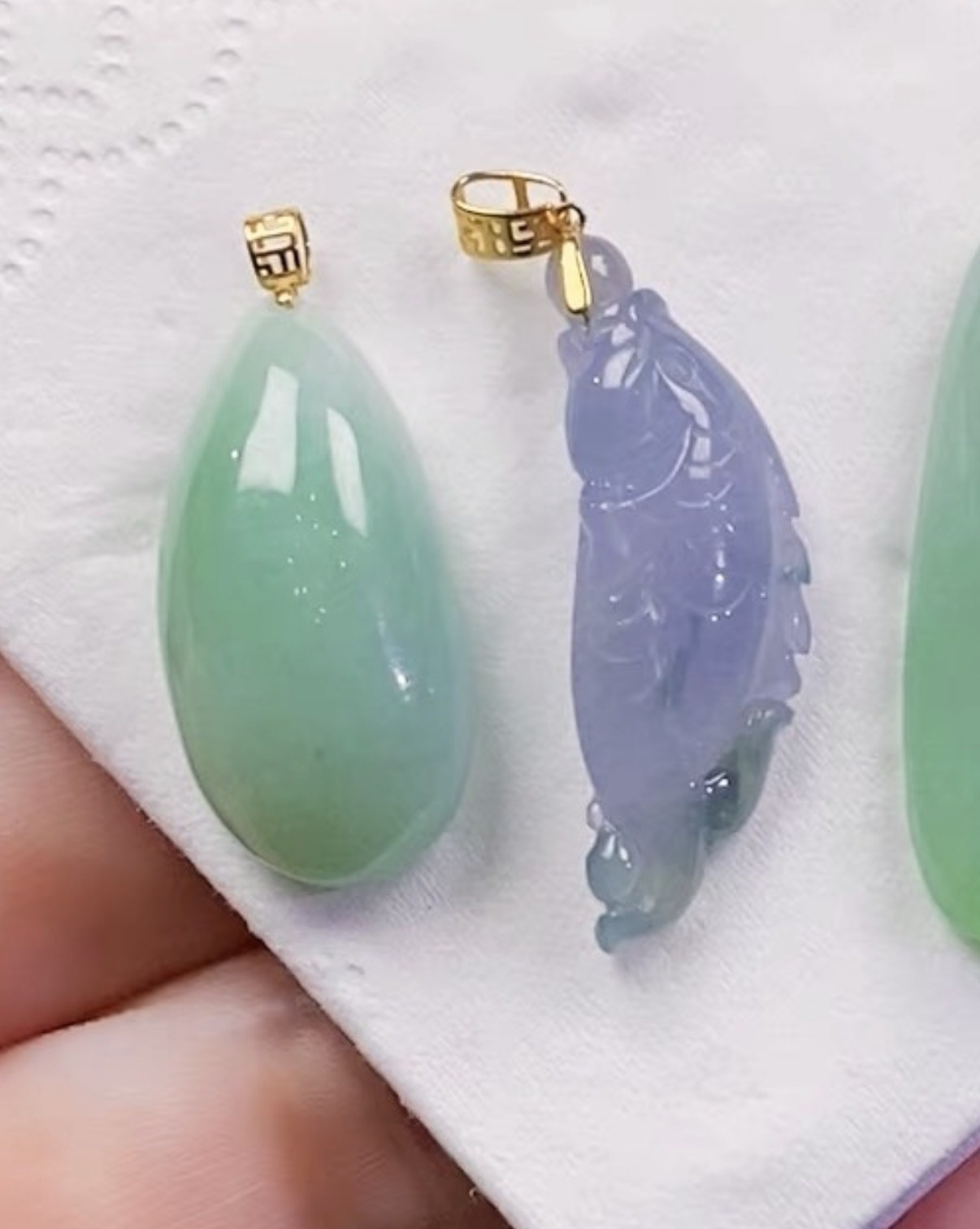 Grade A 100% Natural Untreated Myanmar Jadeite Light Green Pendant 18k Gold