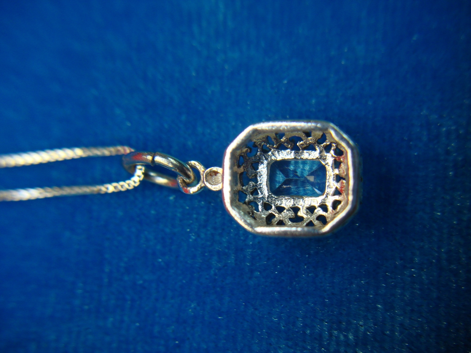 STERLING SILVER FANCY PENDANT WITH LIGHT BLUE STONE & 18″ STER. BOX LINK CHAIN