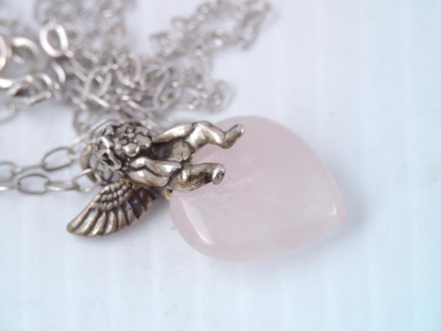 BEAUTIFUL STERLING SILVER WINGED CHERUB ANGEL ROSE QUARTZ HEART PENDANT NECKLACE