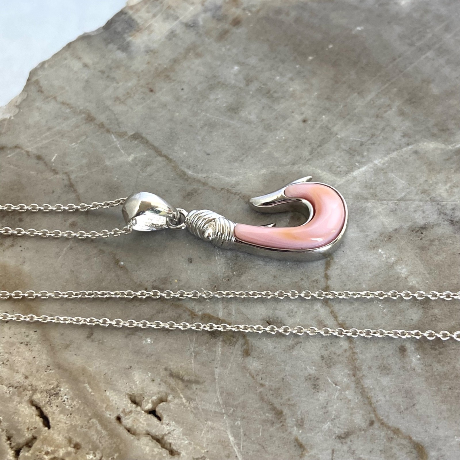 Sterling Silver 925 Pink Conch Maui Fish Hook Pendant Necklace 18″ Cable Chain