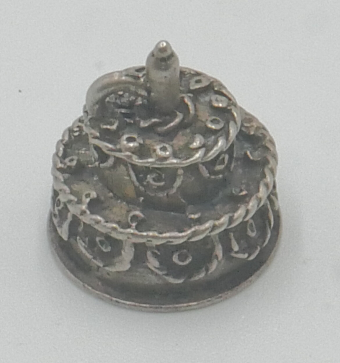 STERLING SILVER 925 BIRTHDAY CAKE PENDANT 3.4 GRAMS USED