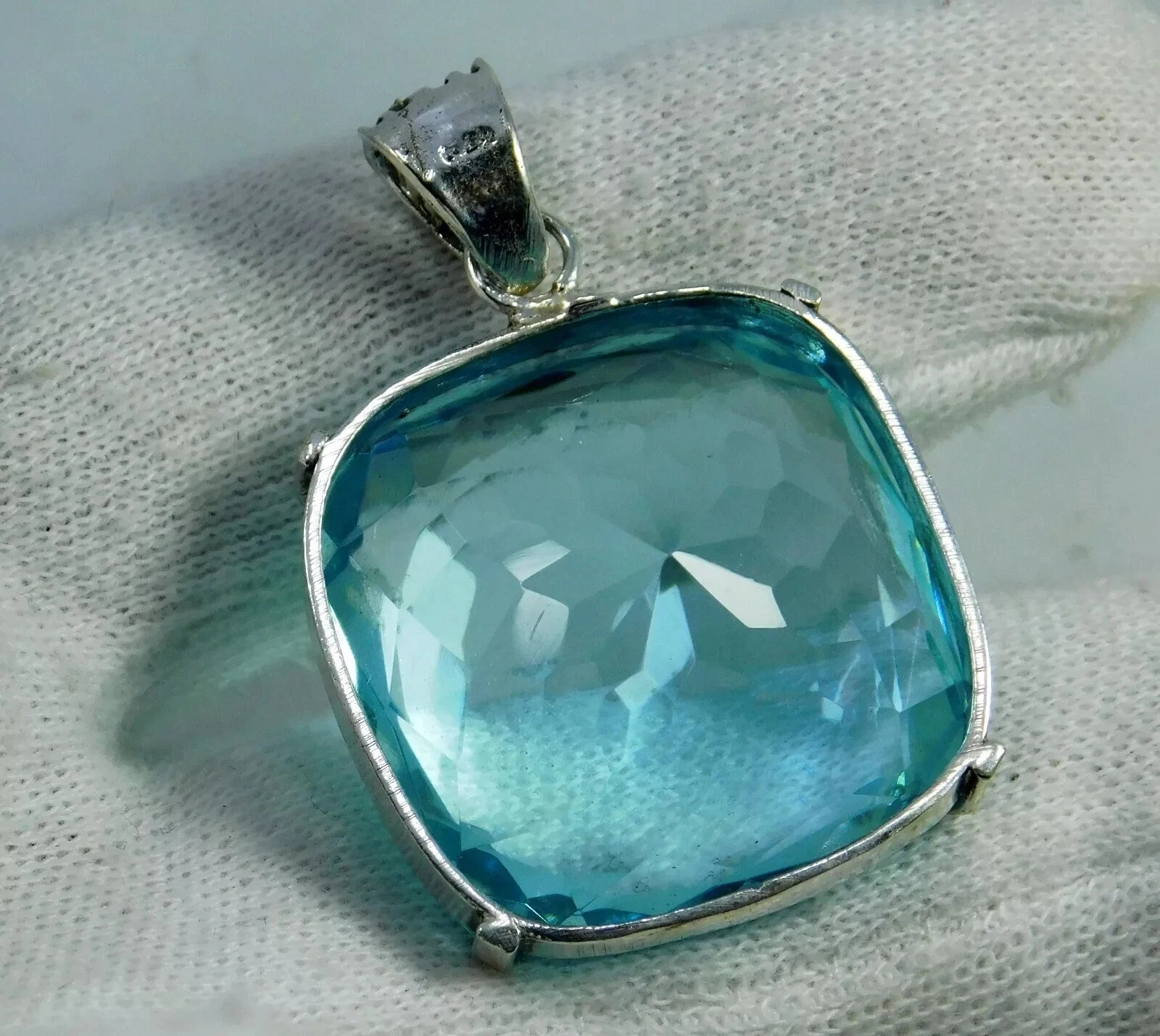 Certified Natural 98.6 Ct Natural Sky Blue Aquamarine Pendant Cushion Gemstone