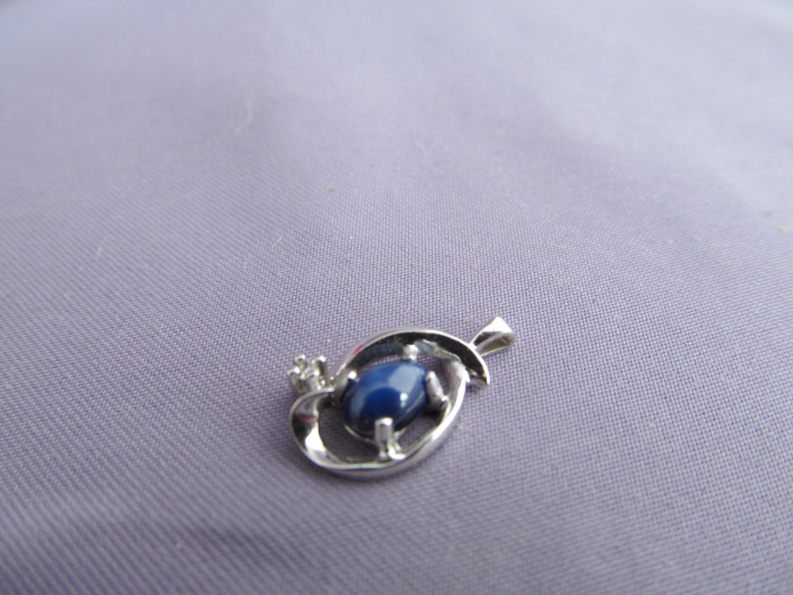 VINTAGE 10K WHITE GOLD OVAL BLUE STAR SAPPHIRE DIAMOND SLIDE PENDANT