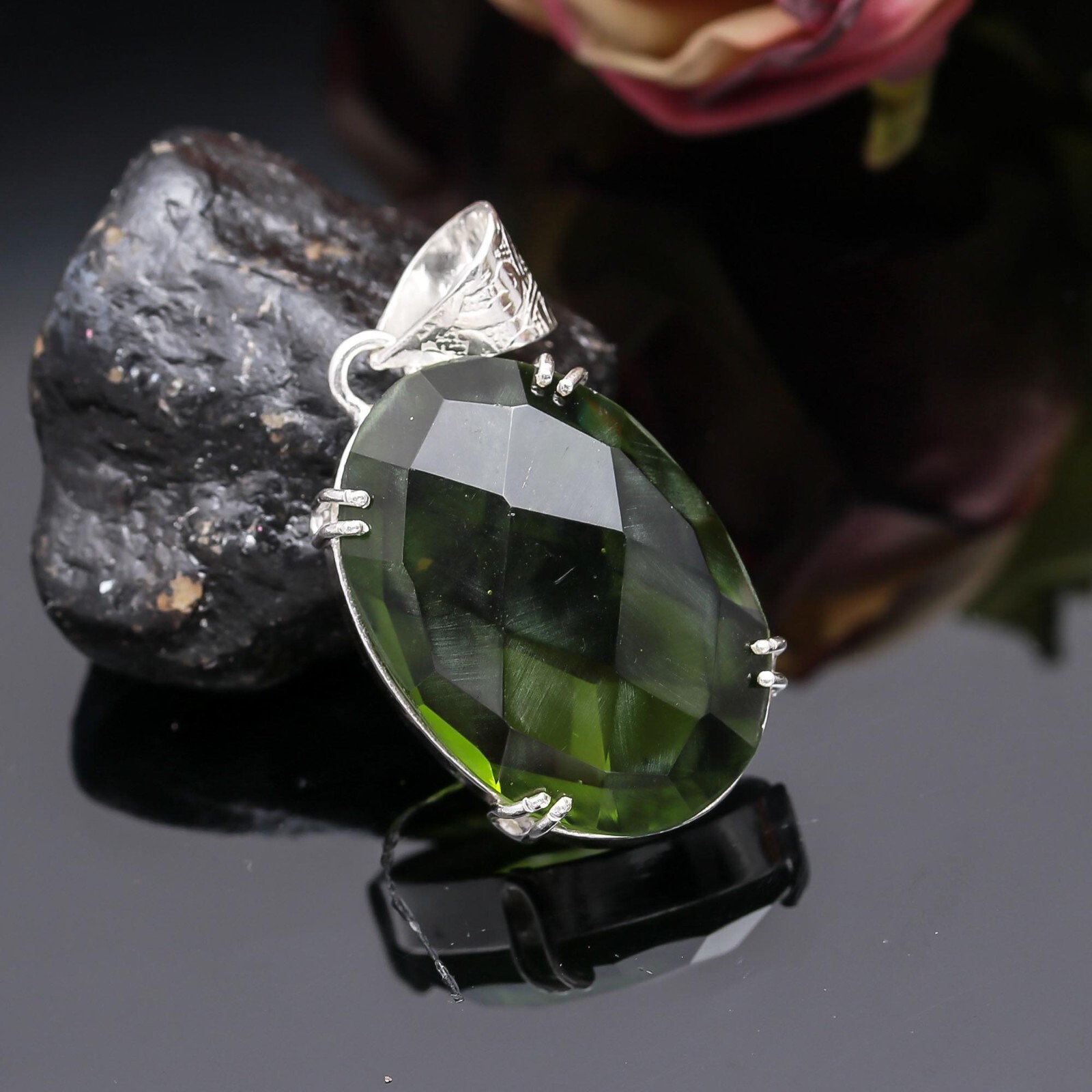 Peridot Gemstone Pendant 925 Sterling Silver Handmade Pendant Jewlery