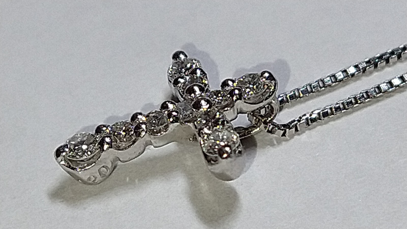 Solid platinum 0.20 carat natural diamond cross necklace 2.56 grams 15.75″