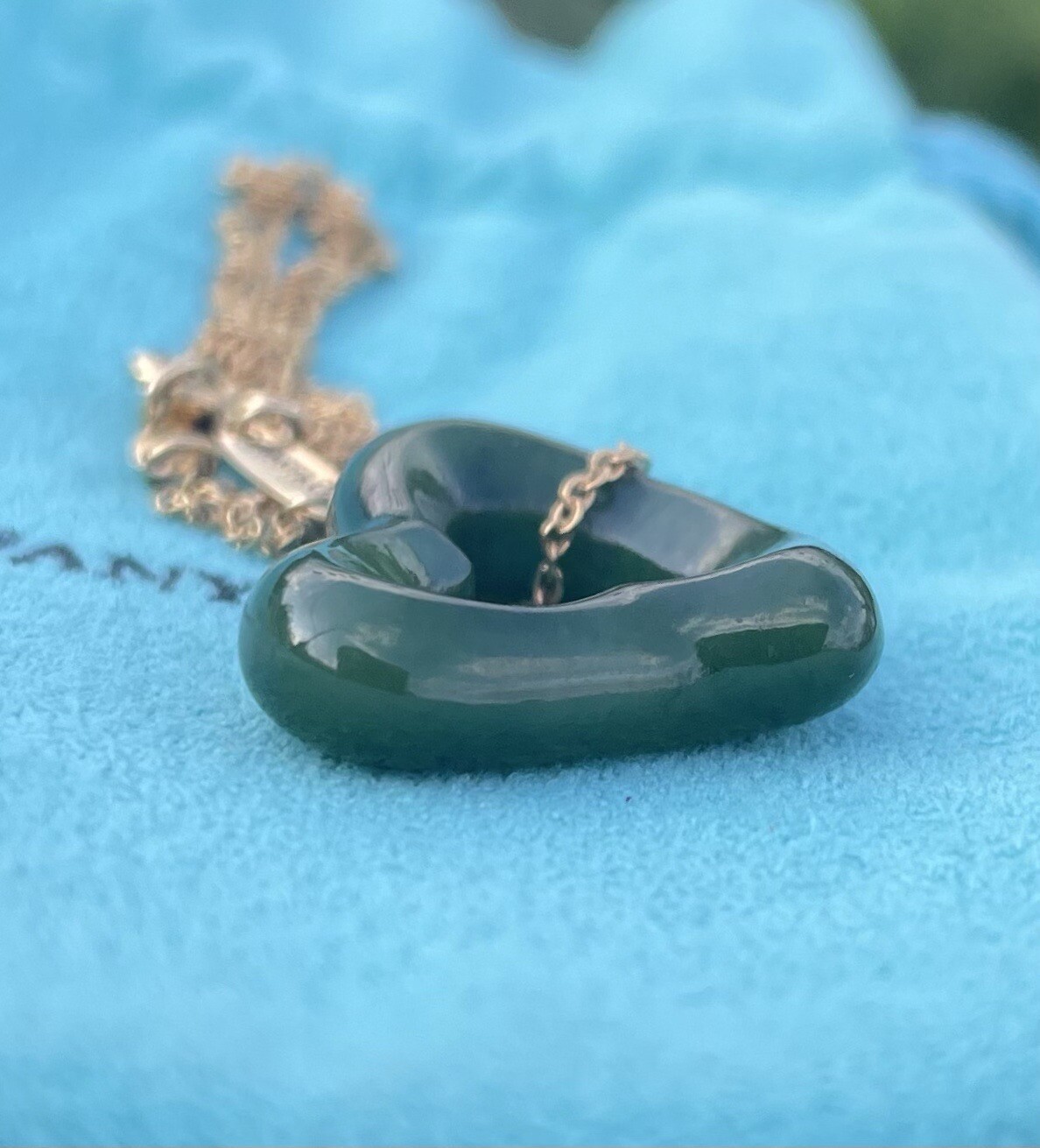 Tiffany & Co. 18k Gold LARGE Elsa Peretti Green Jade Open Heart Pendant Necklace