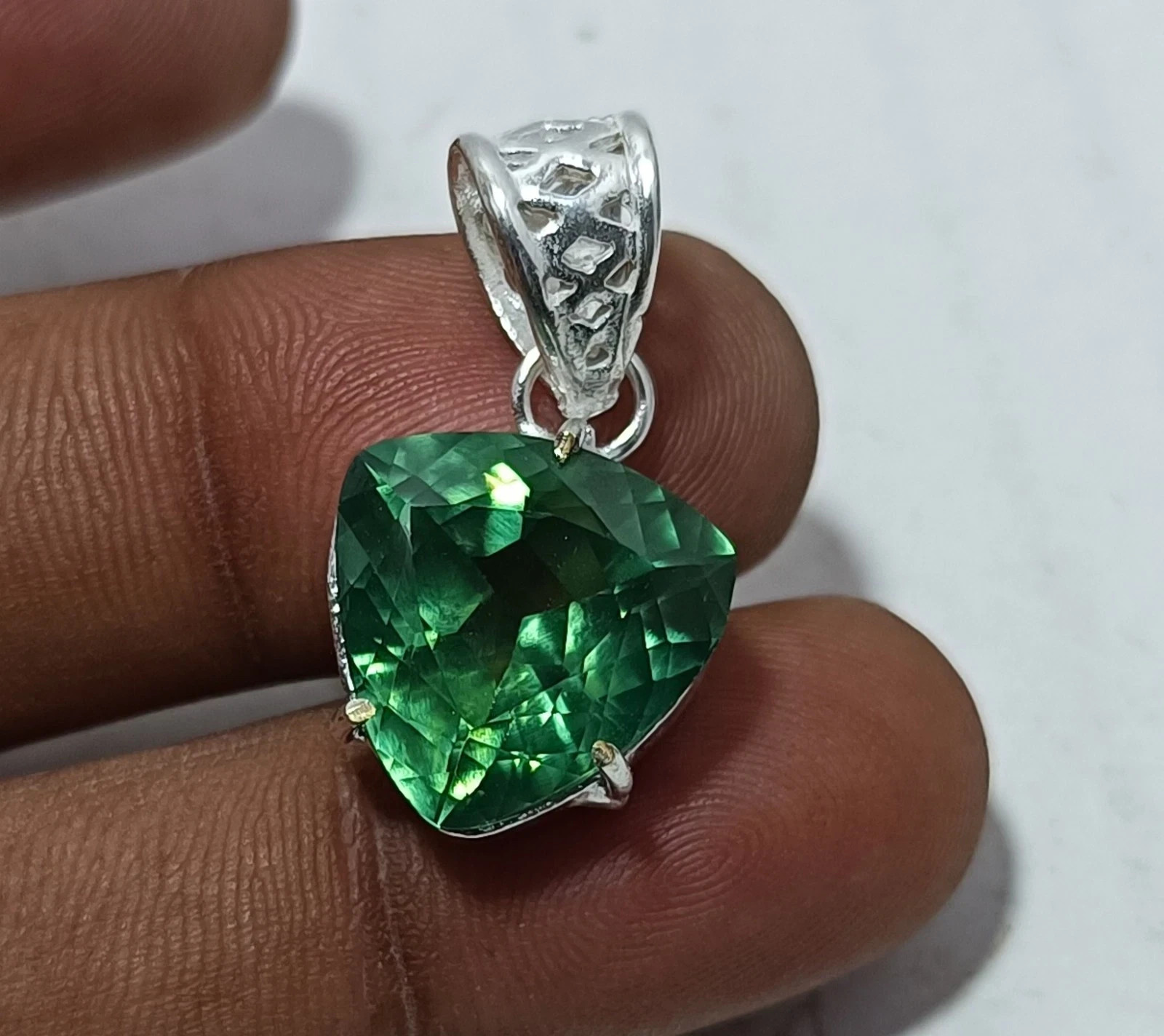 Natural 22 Ct Green Sapphire Trillion Cut 925 Solid Silver Pendant Gemstone