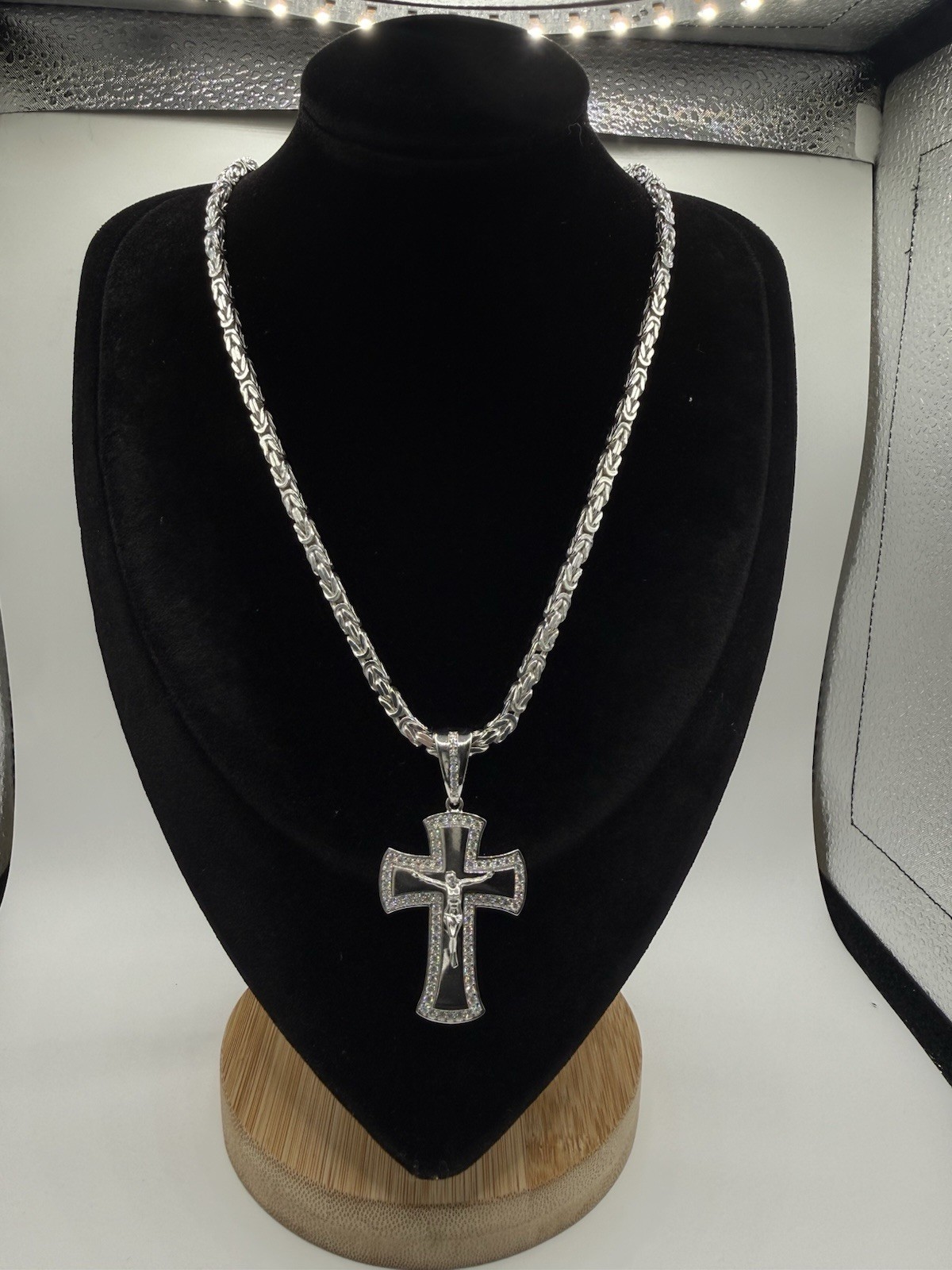 22” 4mm Sq Byzantine Sterling 925 W a Moissanite 925 Cross Pendant