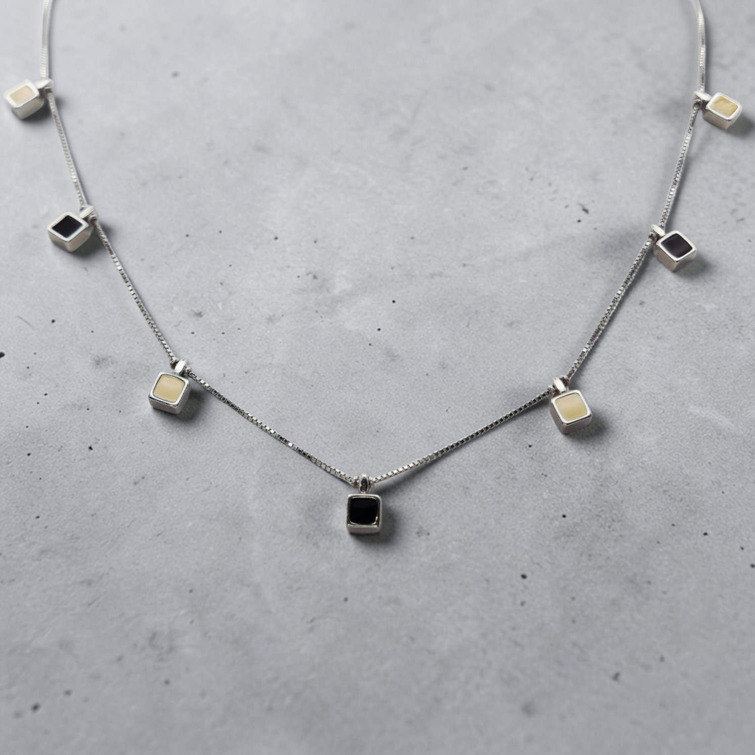 Milros Italy 14k White Gold Box Chain Necklace 17″ Cream Black Station 4.3g Spin