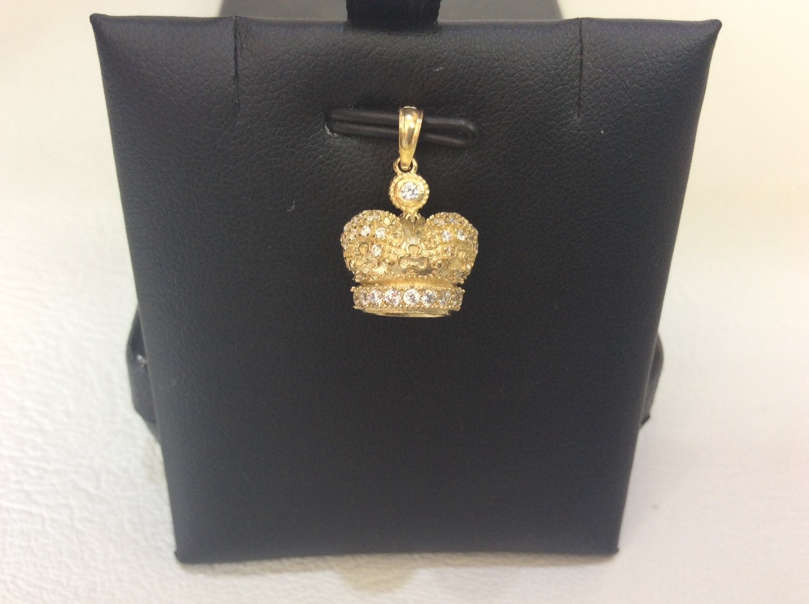 10k Solid Yellow Gold 3-D Crown Pendant Beautiful Sparkling CZ Royalty 3.4 grams