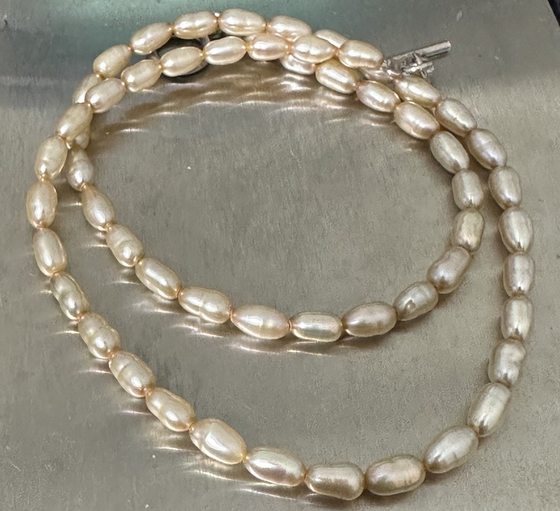 17.5” BEIGE/CHAMPAGNE FRESHWATER RICE PEARL STRAND NECKLACE W/TOGGLE CLASP