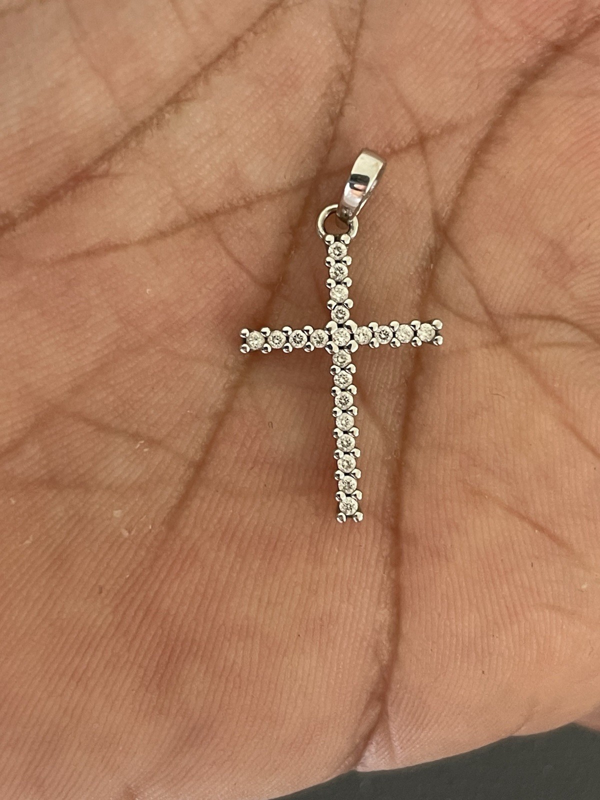 18KT White Gold 0.20CTW Diamond Cross Pendant (L44)