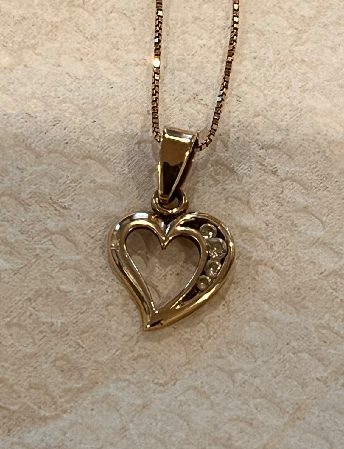 Germany 8 Karat/333 Yellow Gold Open Heart Pendant w 18″ Box Chain ~ 2.25 grams