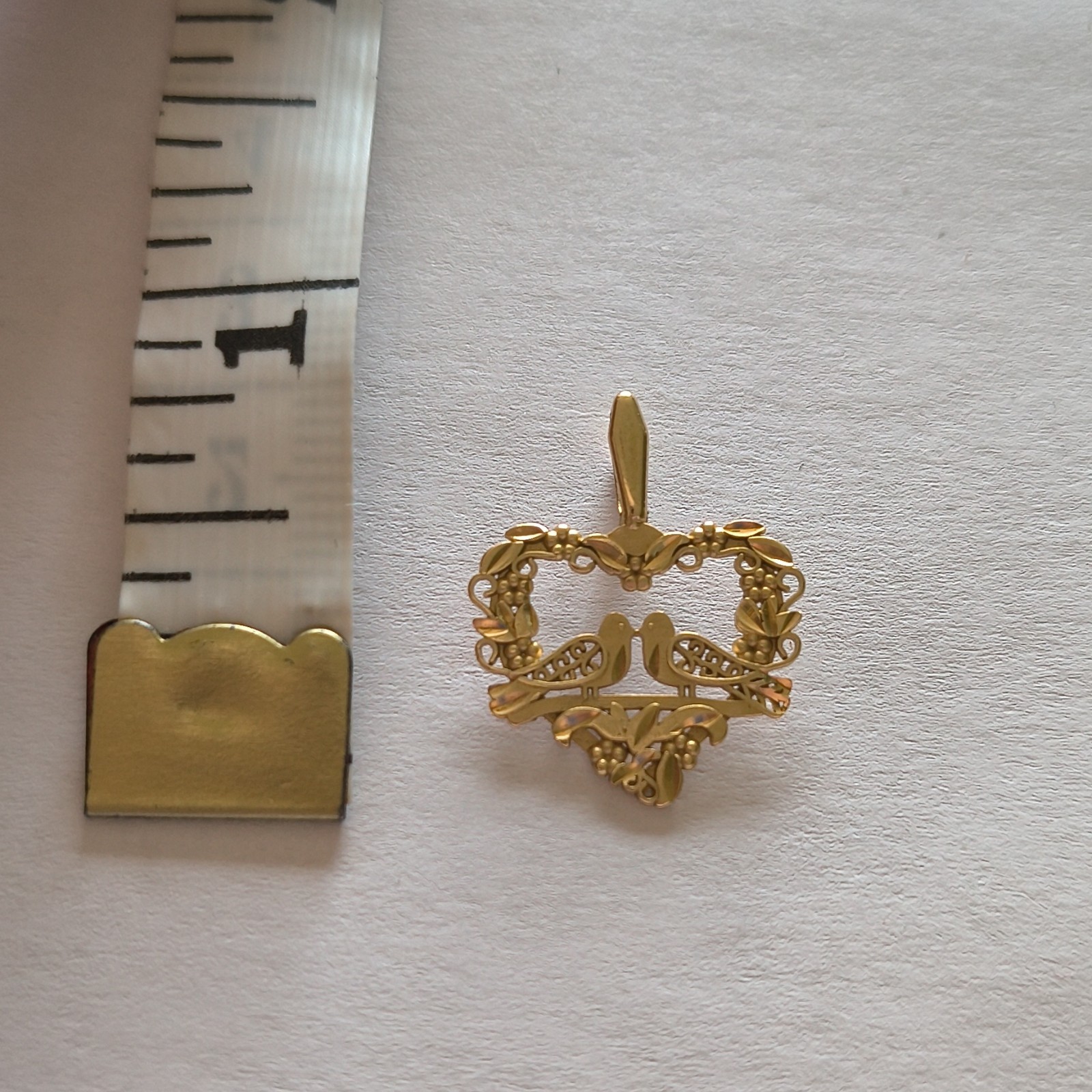 14k Yellow Gold Heart Charm Pendant Birds Motif Love Theme No Stones 0.95g