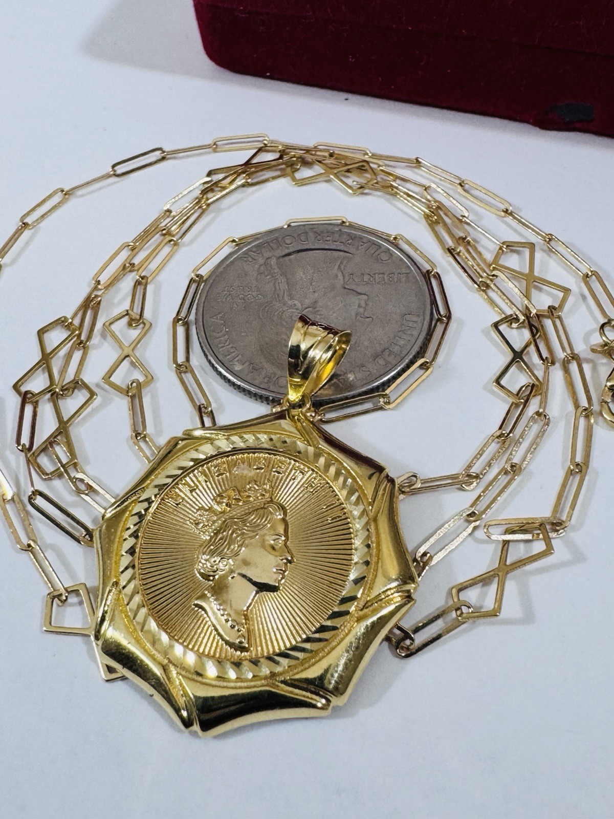New 18K 750 Real Saudi Dubai Gold Queen Elizabeth Gold Necklace 20/31” long 9.1g