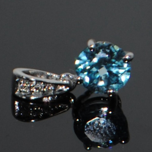 18ct White Gold Natural Blue Zircon & Diamond Pendant FREE POSTAGE IN AUSTRALIA