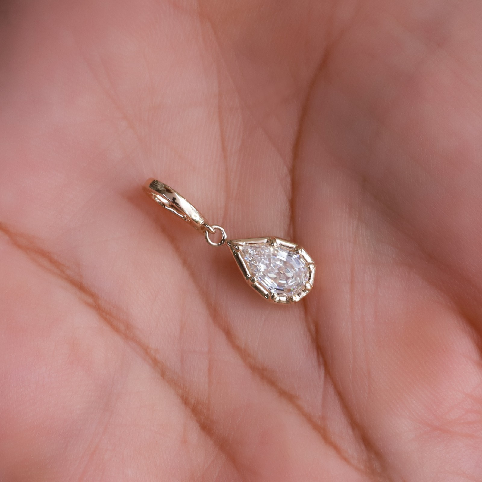 1 Ct Pear Lab Grown Diamond Solitaire Pendant 14K Yellow Gold
