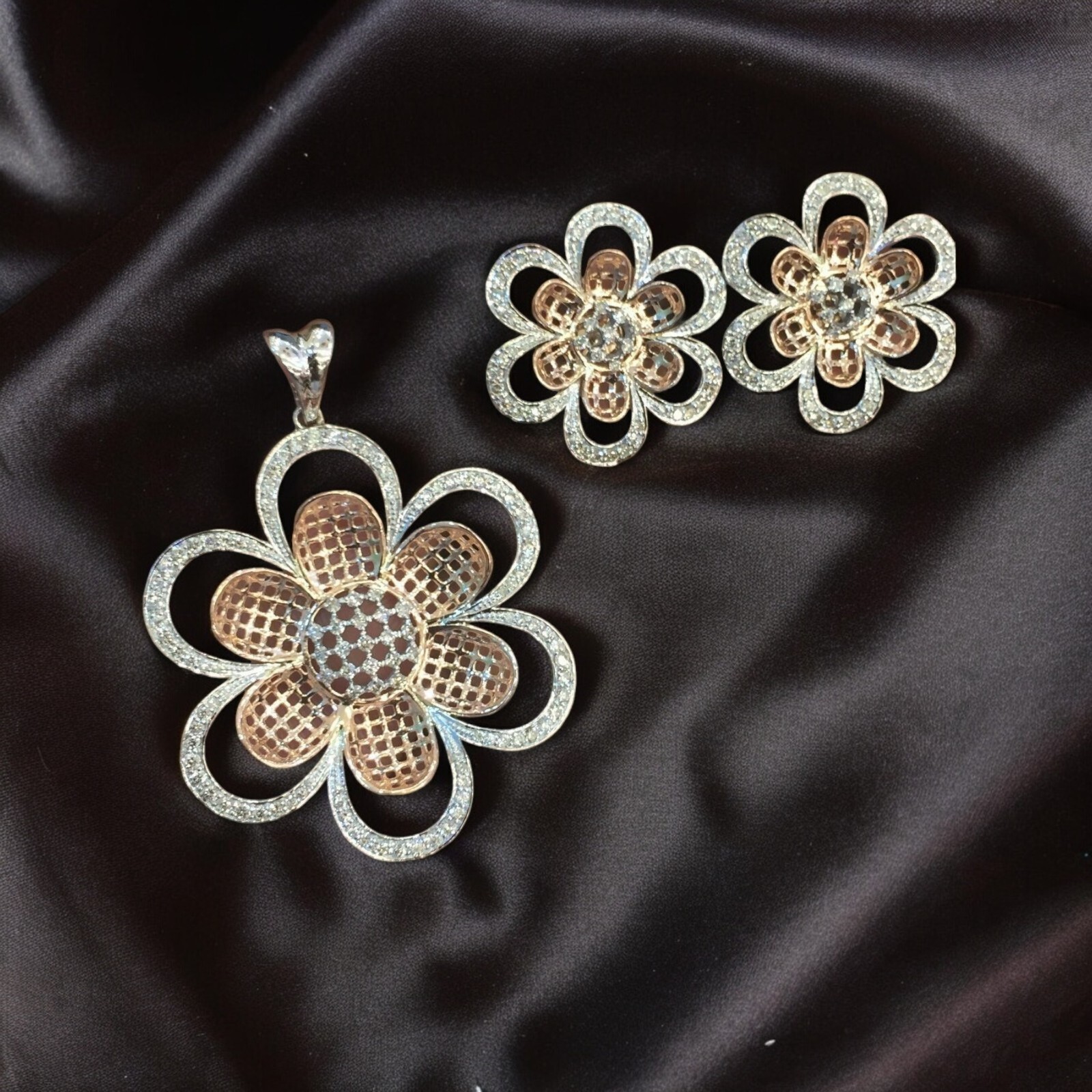 2.96 Cts Round Brilliant Cut Diamonds Pendant Earrings Set in 14K Two-Tone Gold