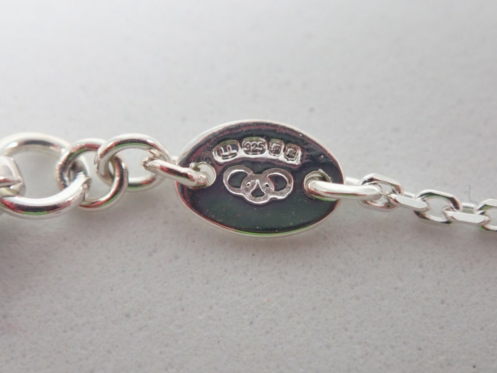 LINKS OF LONDON 925 STERLING SILVER w/ WHITE TOPAZ LOVE KNOT PENDANT NECKLACE