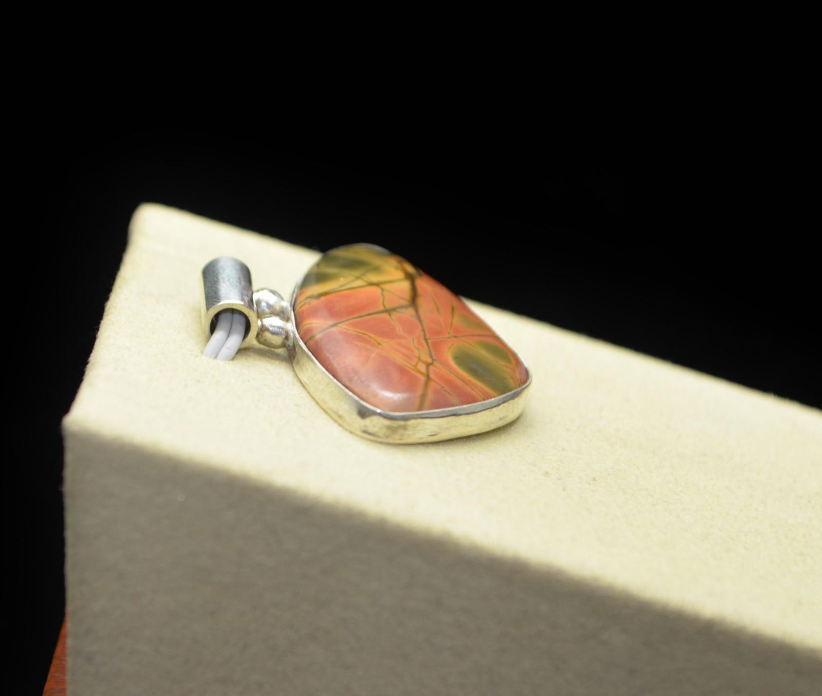 Sterling Silver Cracked Lines Design Orange & Green Stone Pendant #FMF753