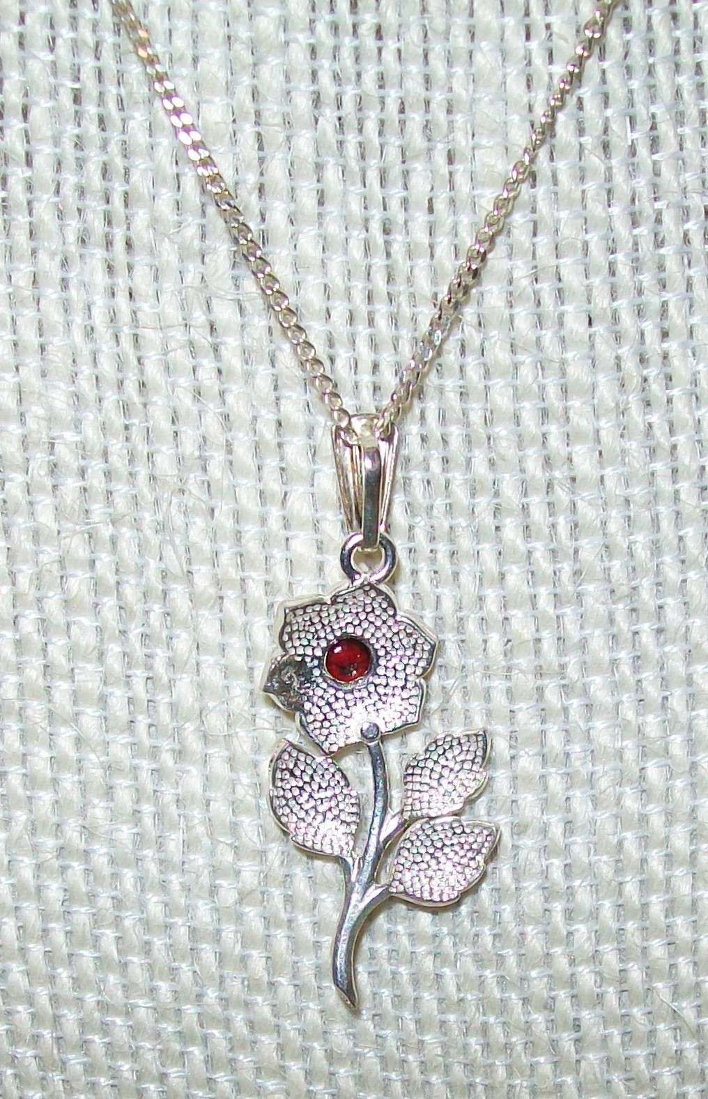 Vtg Sterling Silver Marked 925 Flower Pendant with Red Center Stone on 18″ Chain