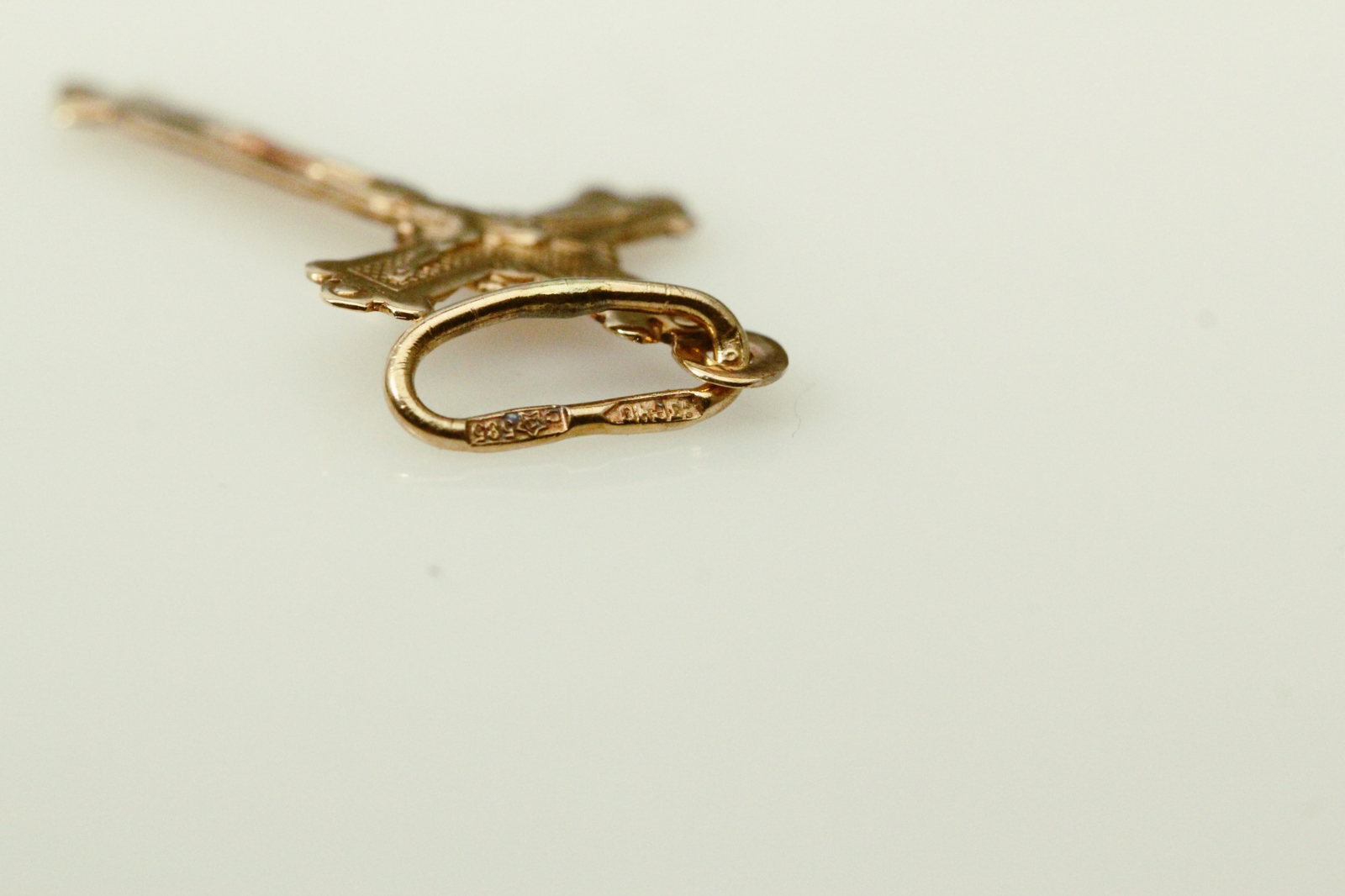 Russian Crucifix 585 14K Yellow Gold 0.6 grams (PEN9799)