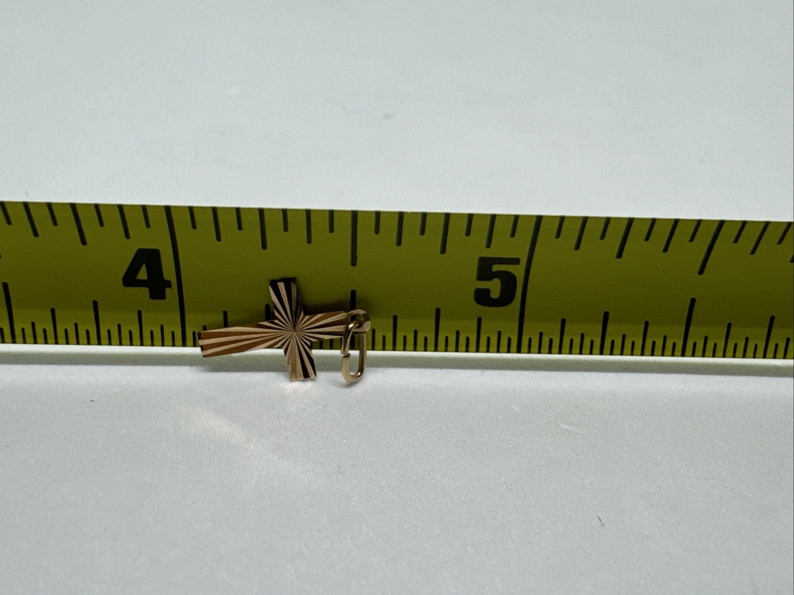 BEAUTIFUL 14k YELLOW GOLD DESIGNED CROSS PENDANT CHARM 14kt 585 CHRISTIAN 0.17g