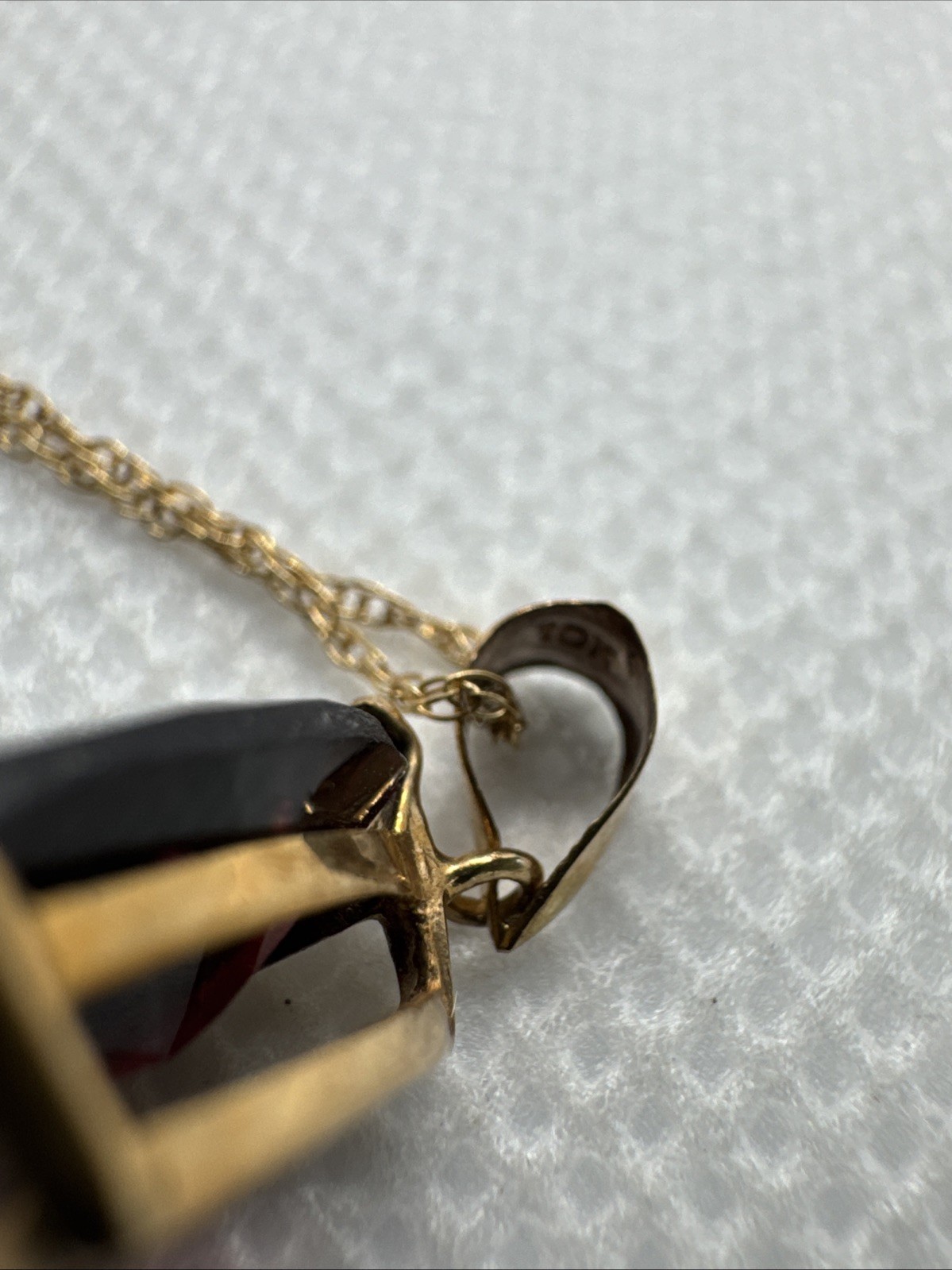 10K Yellow Gold Dark Red Trillion Cut Garnet Triangle Pendant Necklace 18”
