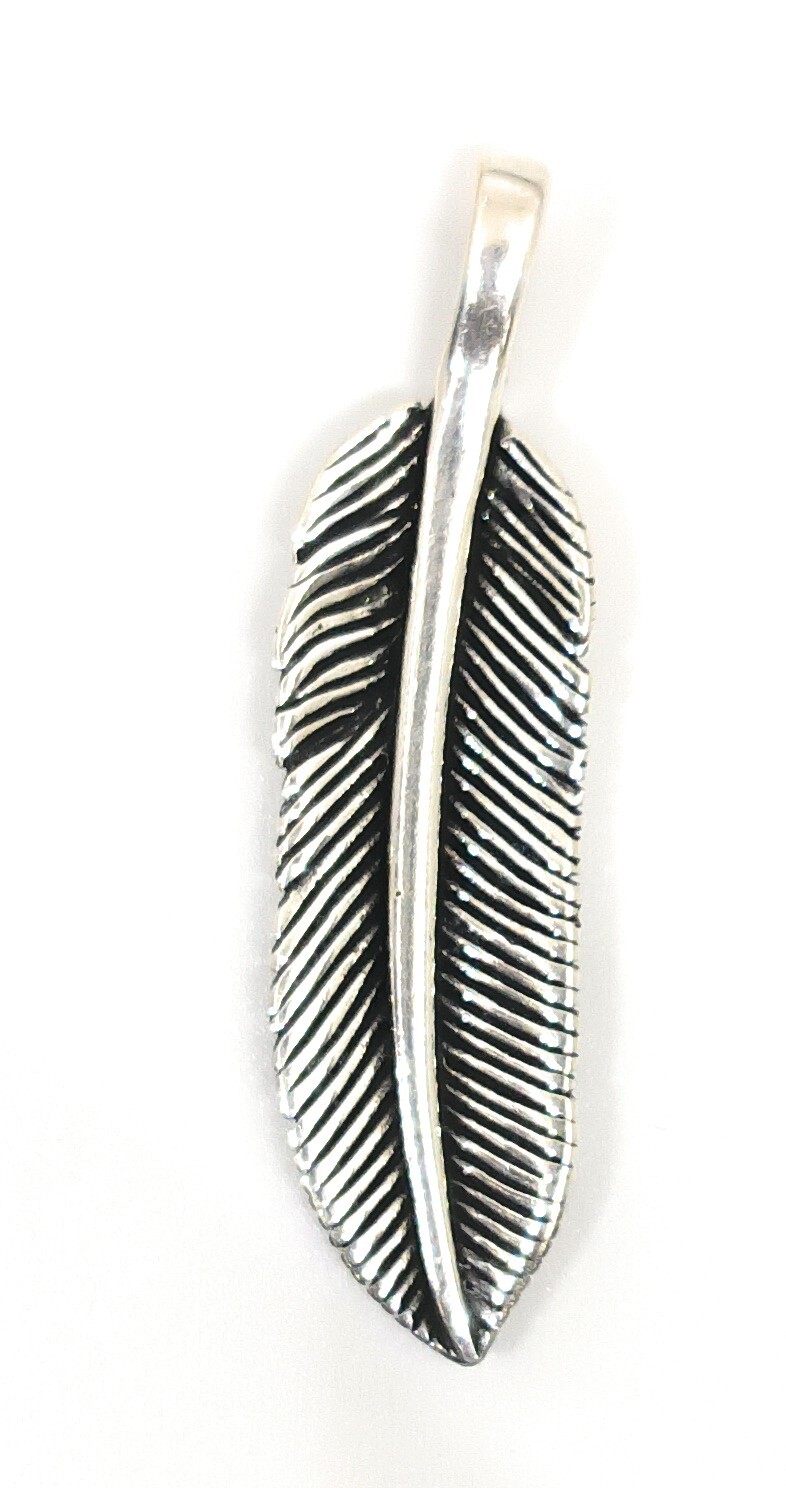 Nature’s Beauty: 925 Sterling Silver Olive Tree Leaf-Shaped Pendant